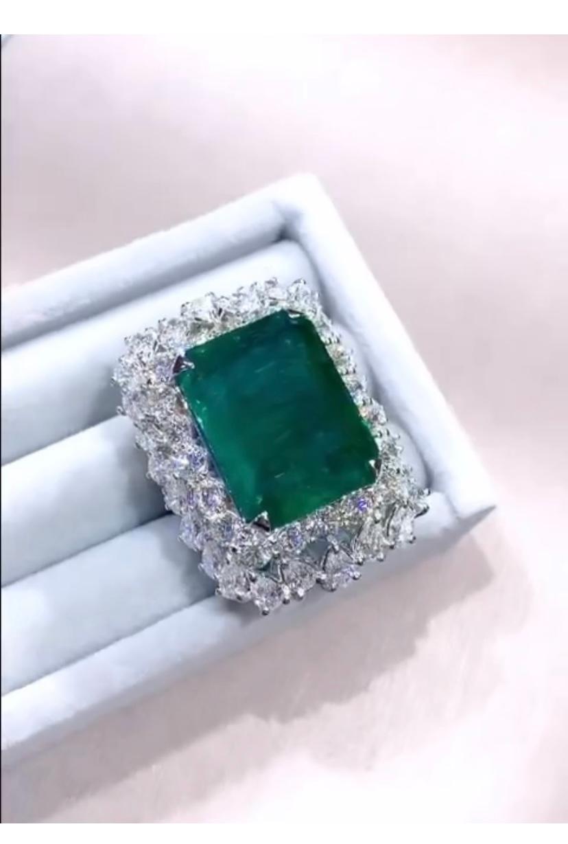 Women's IGL Certified 29.00 Carat Zambian Emerald  11.10 Ct Diamonds 18K Gold Ring For Sale