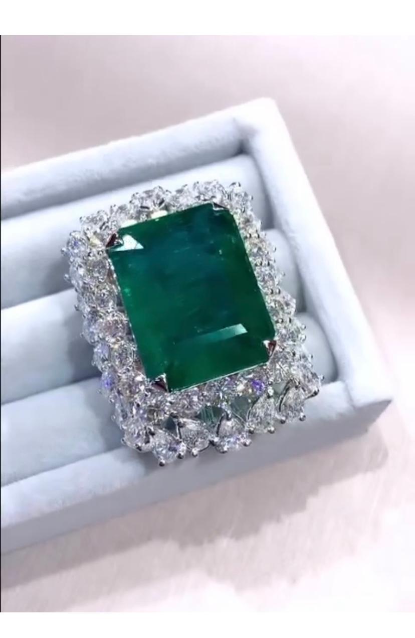 IGL Certified 29.00 Carat Zambian Emerald  11.10 Ct Diamonds 18K Gold Ring For Sale 3