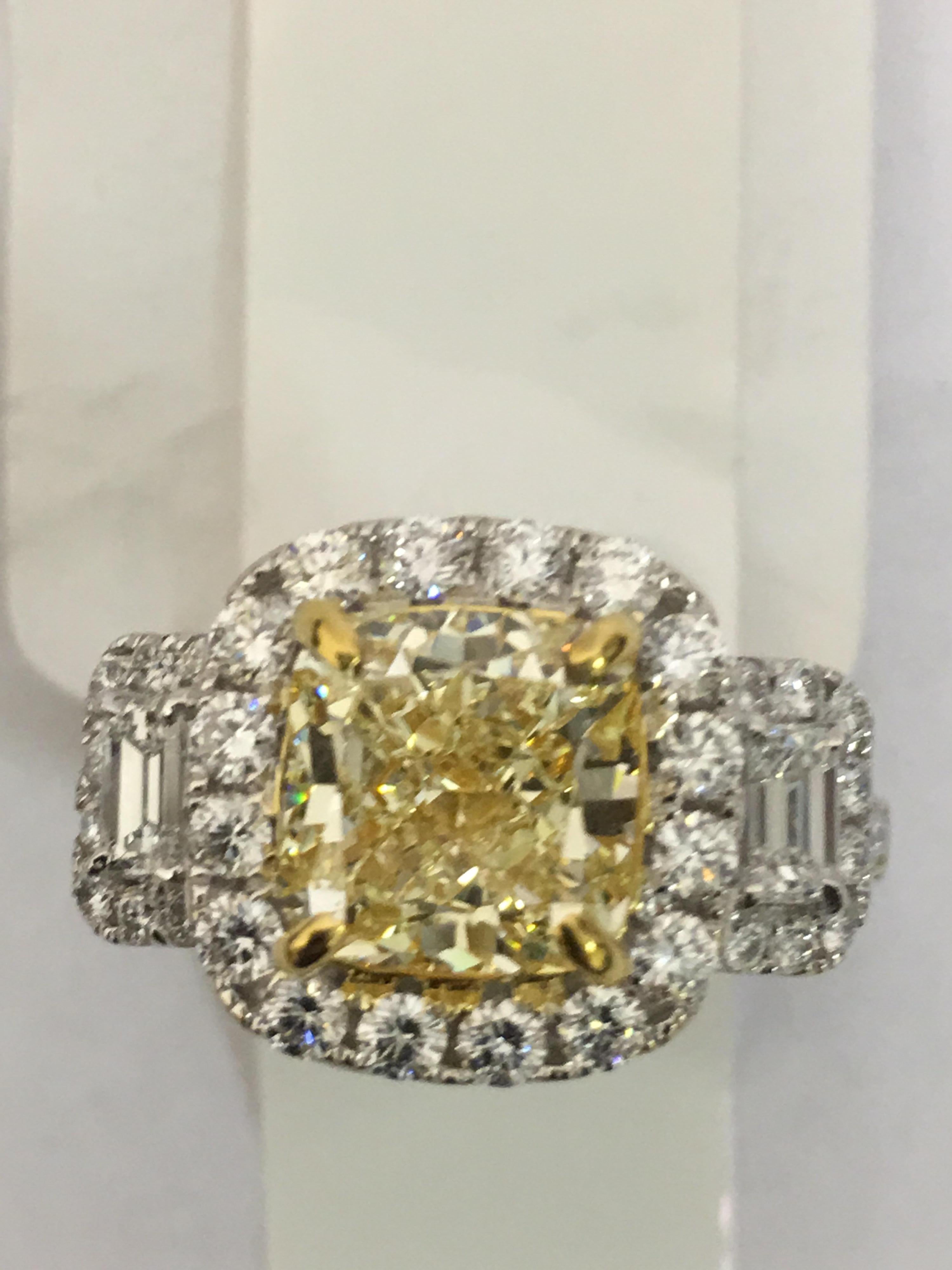 IGL Certified 3.00 Carat Yellow and White Diamond Ring (Kissenschliff)