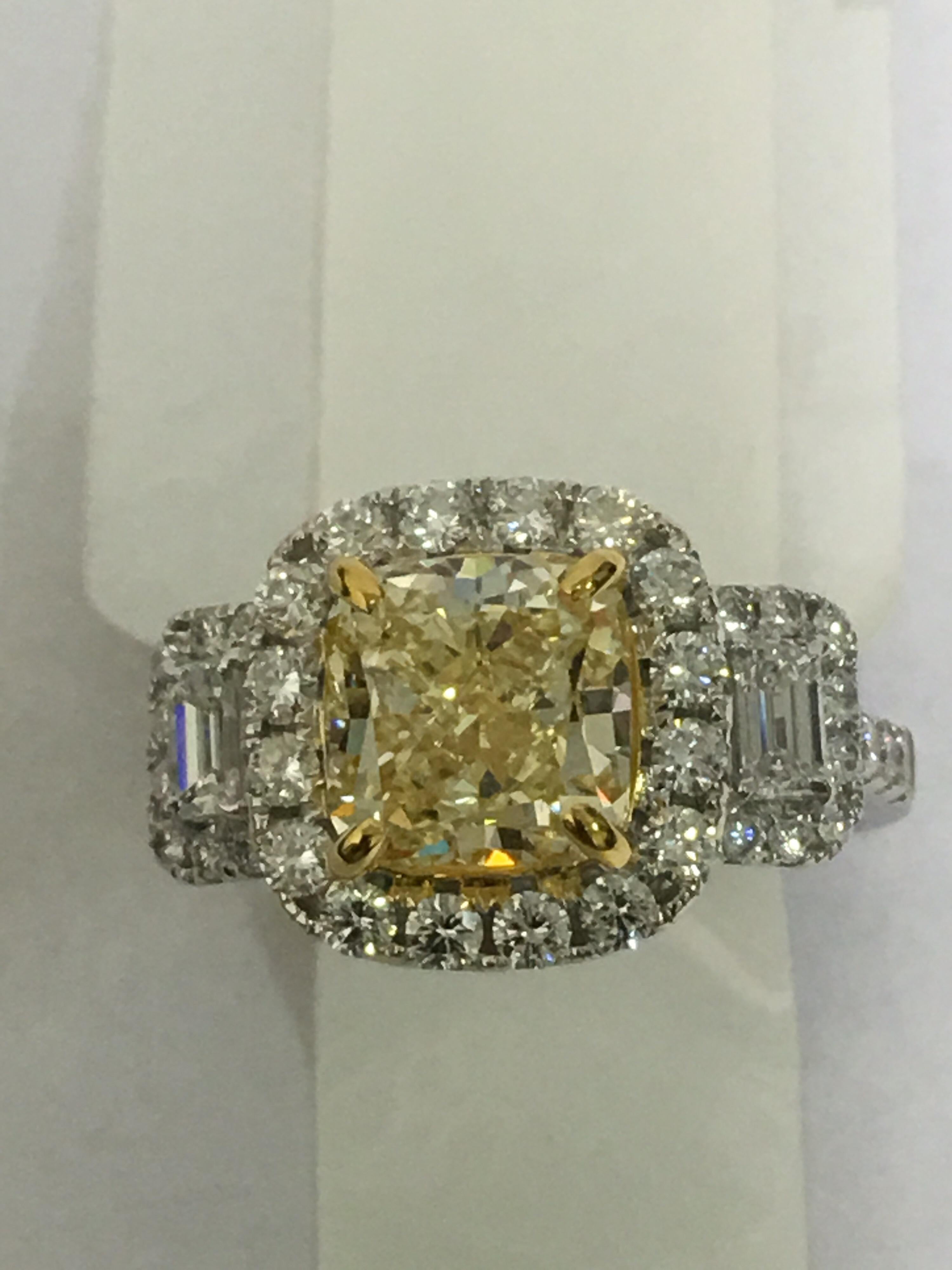 IGL Certified 3.00 Carat Yellow and White Diamond Ring (Kunsthandwerker*in)