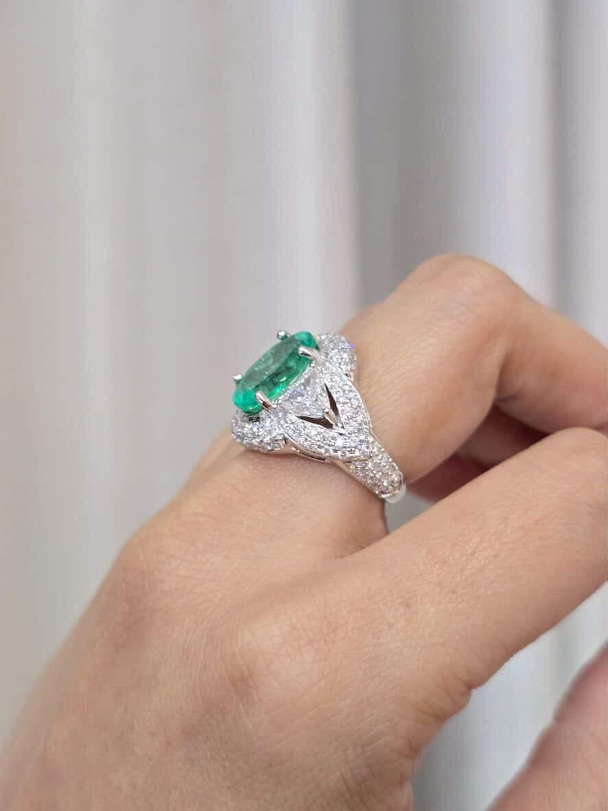 IGL zertifiziert 4,50 kolumbianischen Smaragd 2,60 Karat Diamanten 18K Gold Ring im Zustand „Neu“ im Angebot in New Delhi, Delhi