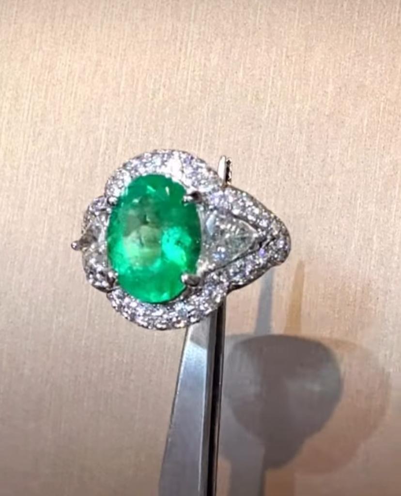 IGL zertifiziert 4,50 kolumbianischen Smaragd 2,60 Karat Diamanten 18K Gold Ring im Angebot 1