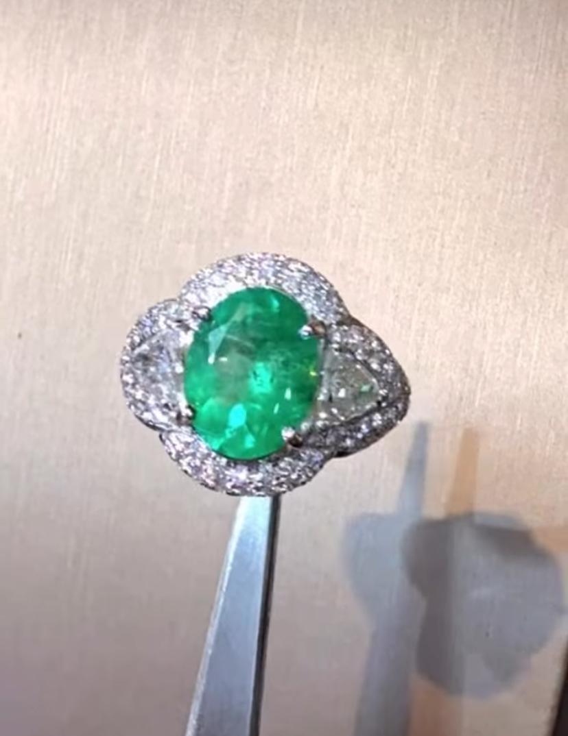 IGL zertifiziert 4,50 kolumbianischen Smaragd 2,60 Karat Diamanten 18K Gold Ring im Angebot 2