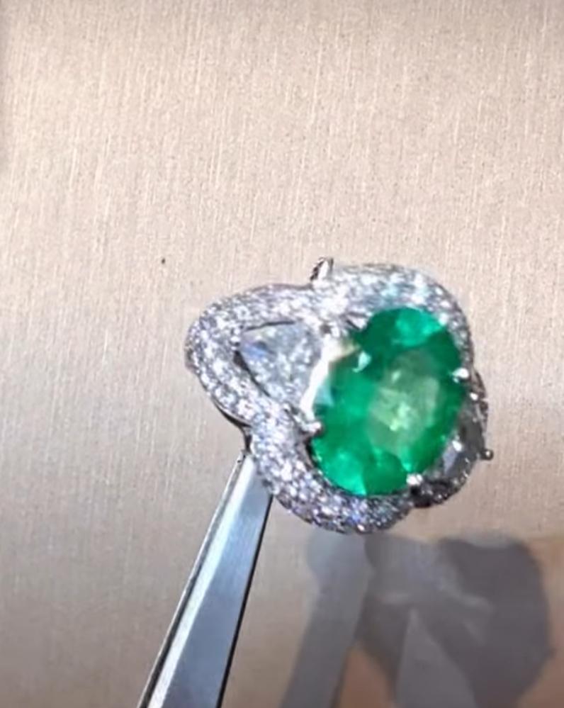 IGL zertifiziert 4,50 kolumbianischen Smaragd 2,60 Karat Diamanten 18K Gold Ring im Angebot 4