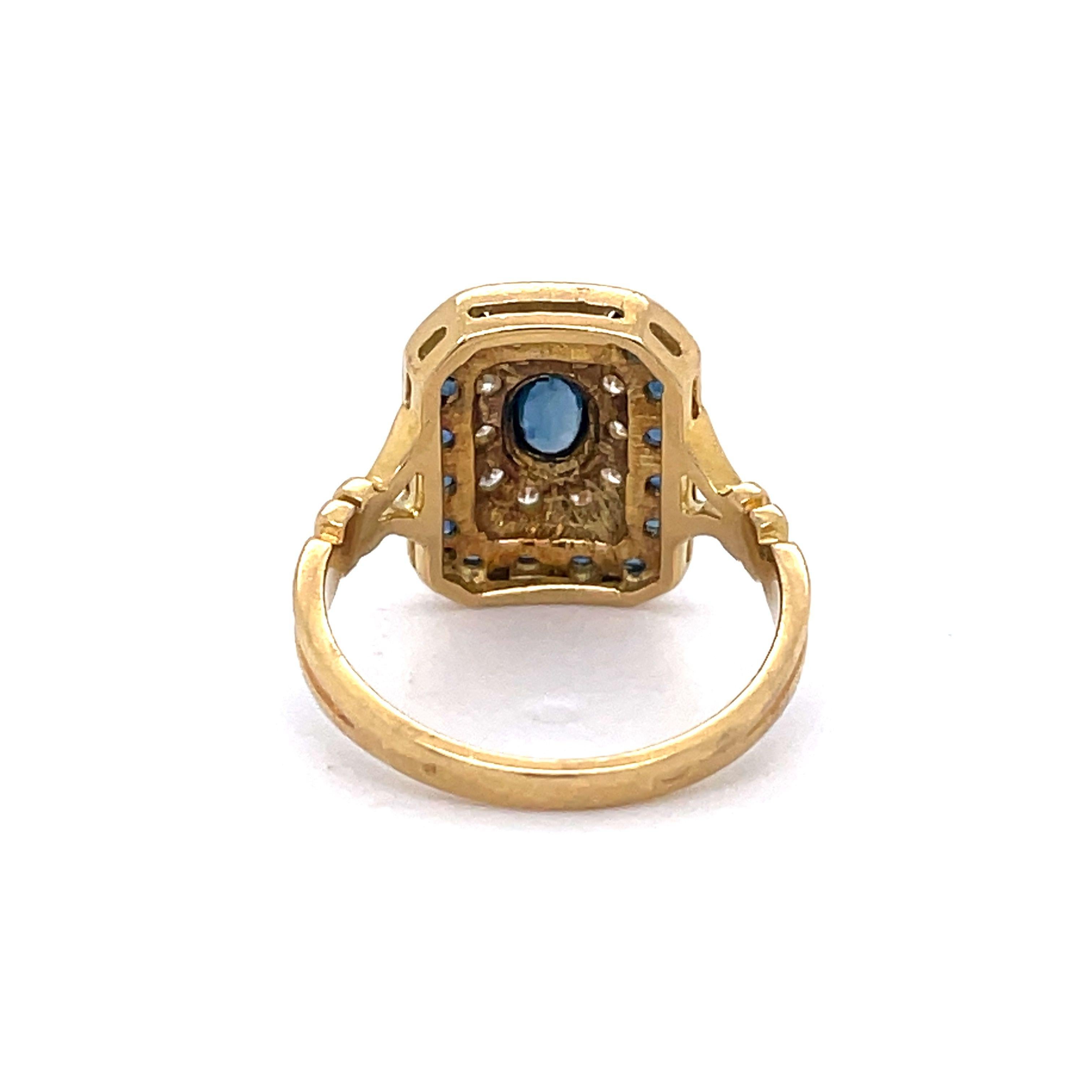 IGL Certified Art Deco Sapphire and Diamond Ring, 14k Yellow Gold, Vintage Ring In Excellent Condition For Sale In Ramat Gan, IL