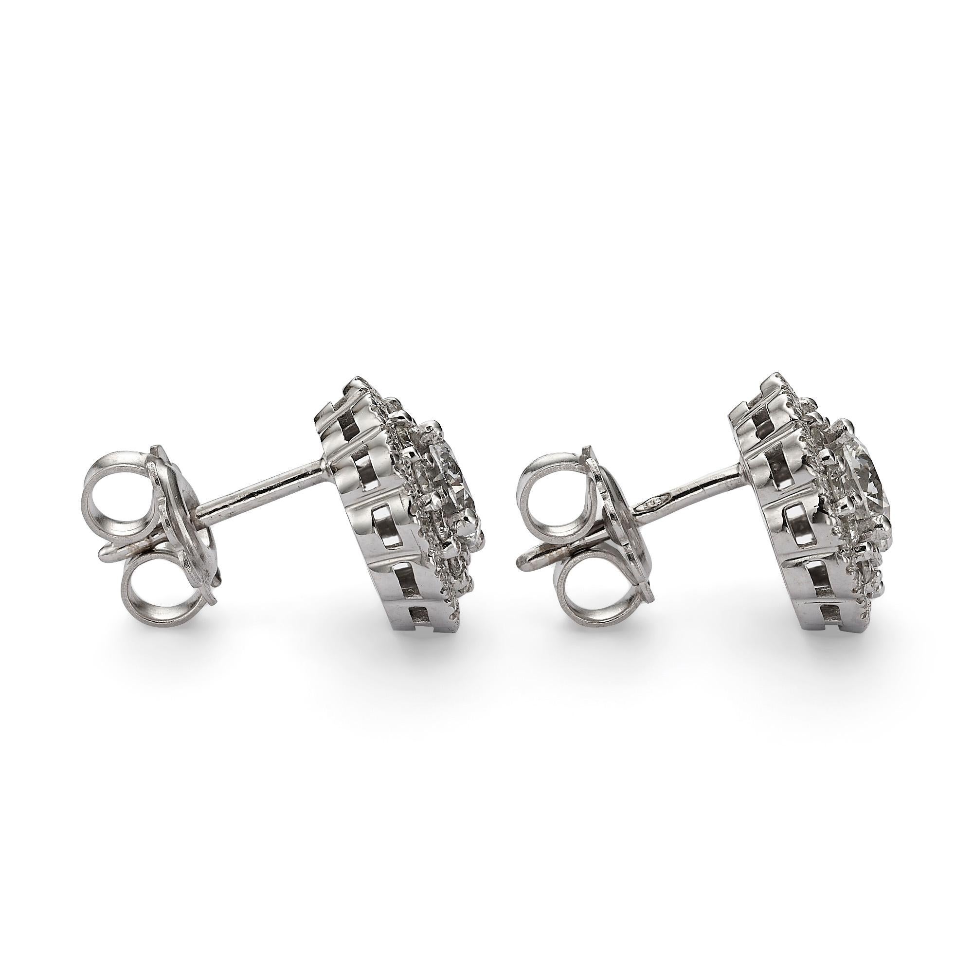 Taglio brillante Orecchini a cerchio con diamanti in oro bianco 14k certificati IGL con pietre centrali da 1,03ct in vendita