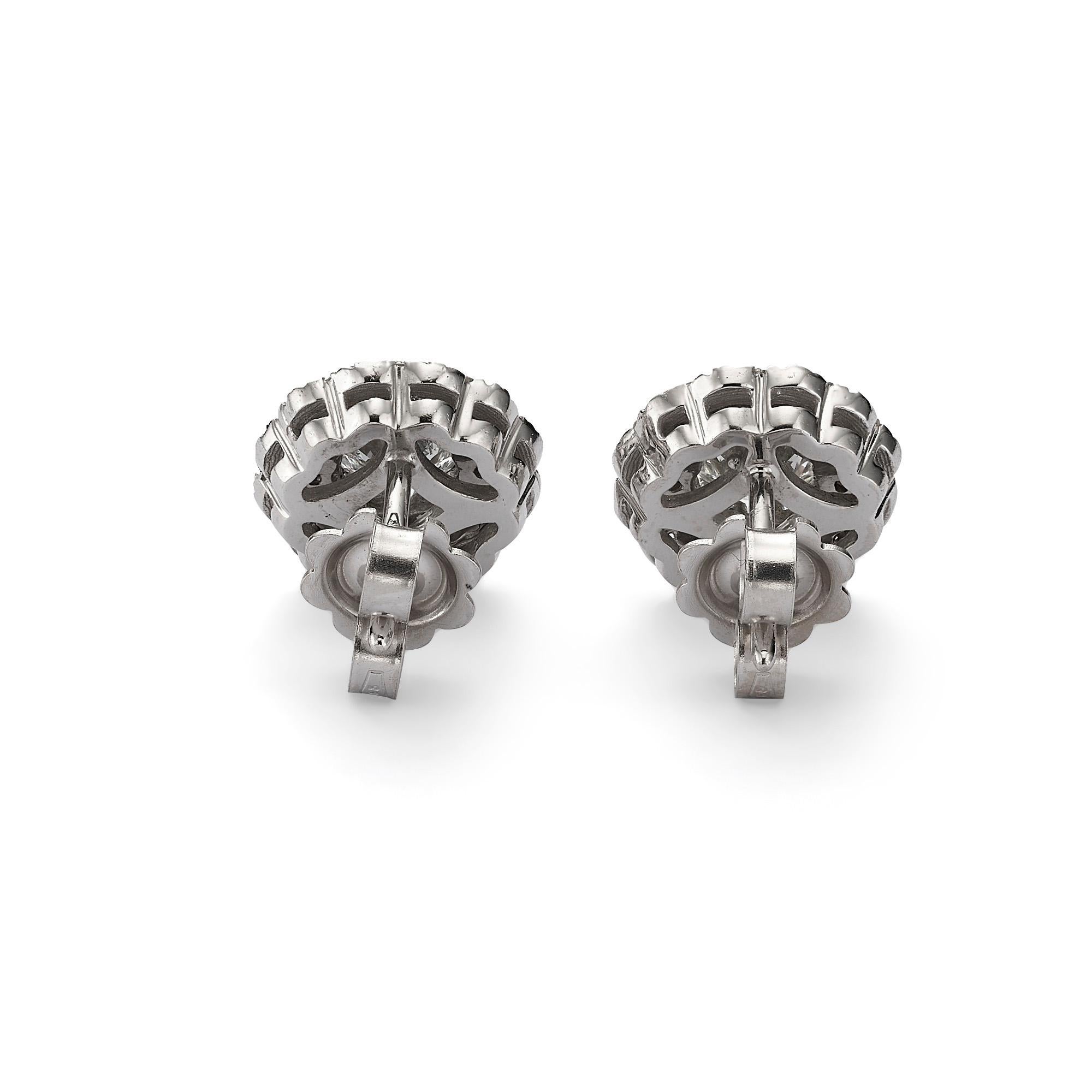 Orecchini a cerchio con diamanti in oro bianco 14k certificati IGL con pietre centrali da 1,03ct In condizioni Nuovo in vendita a רמת גן, IL