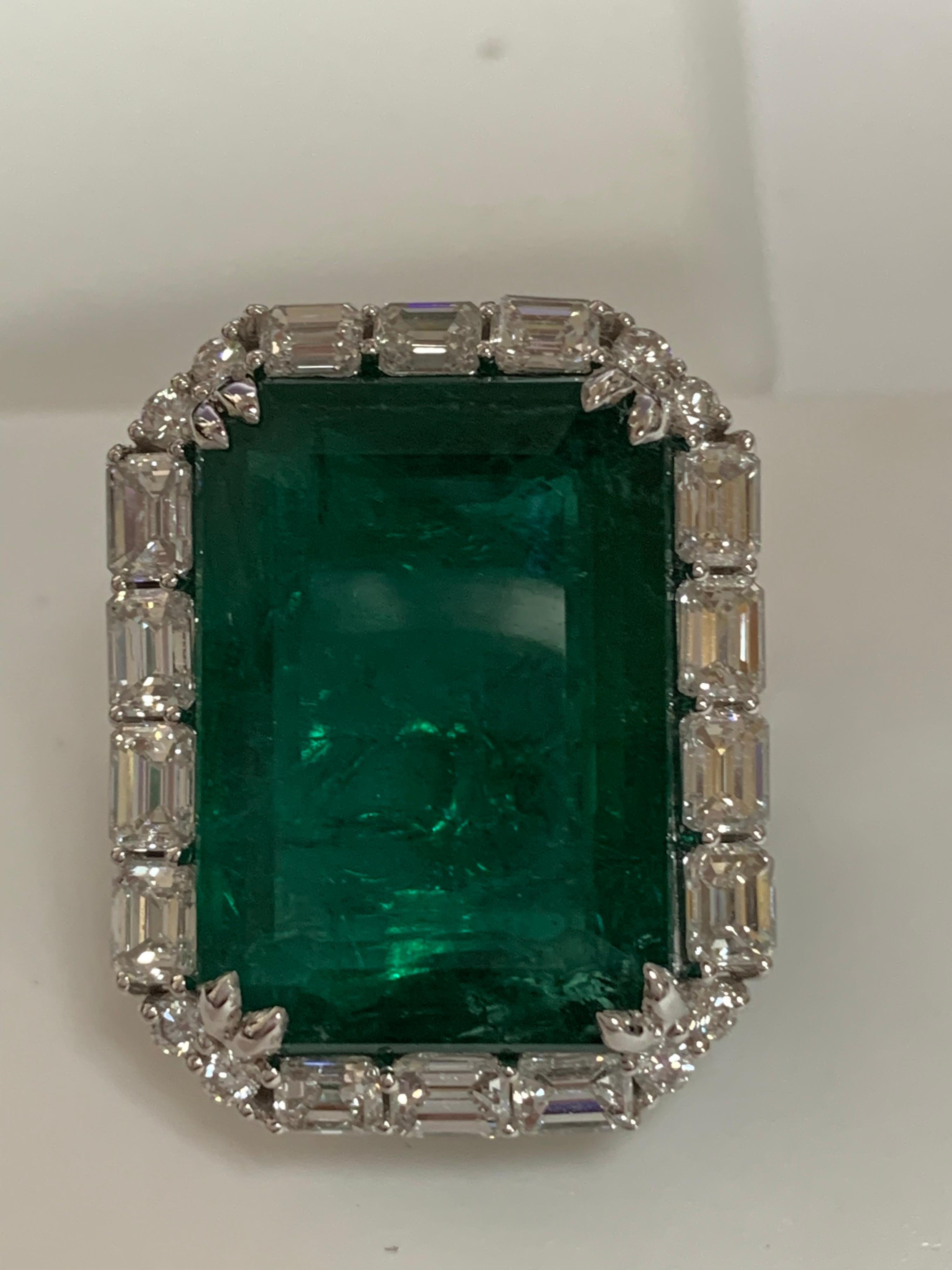 IGLCertified 23.98 Carat Emerald and a Diamond Ring In New Condition In Trumbull, CT