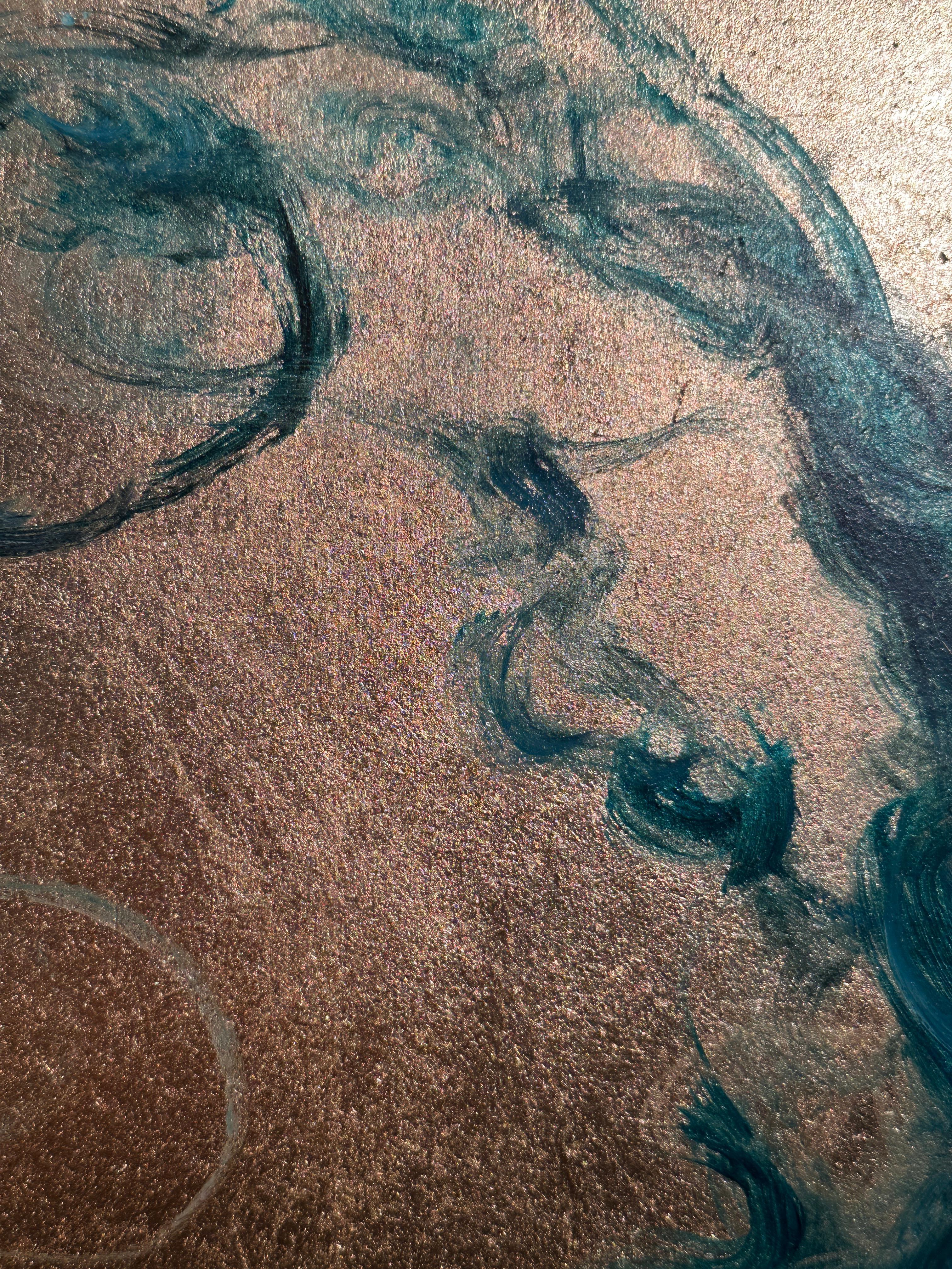 Caligne' Portrait contemporain d'une femme, feuille d'or, bleu et oiseau en vente 4