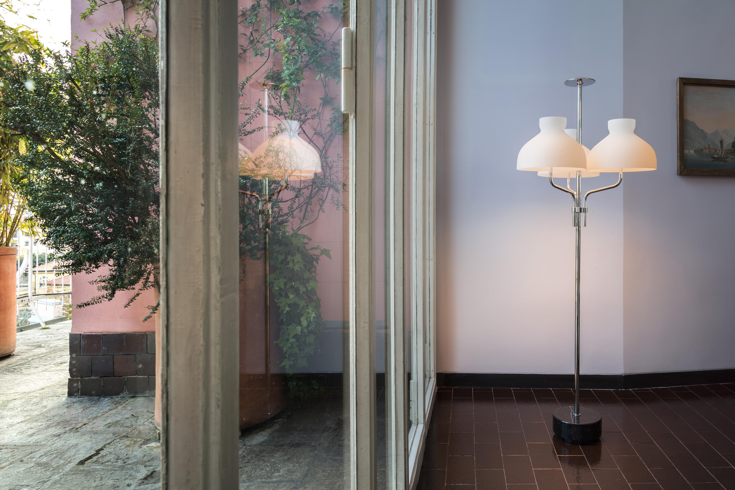 Ignazio Gardella 'Arenzano Tre Fiamme' Table Lamp in Black Marble and Chrome In New Condition For Sale In Glendale, CA