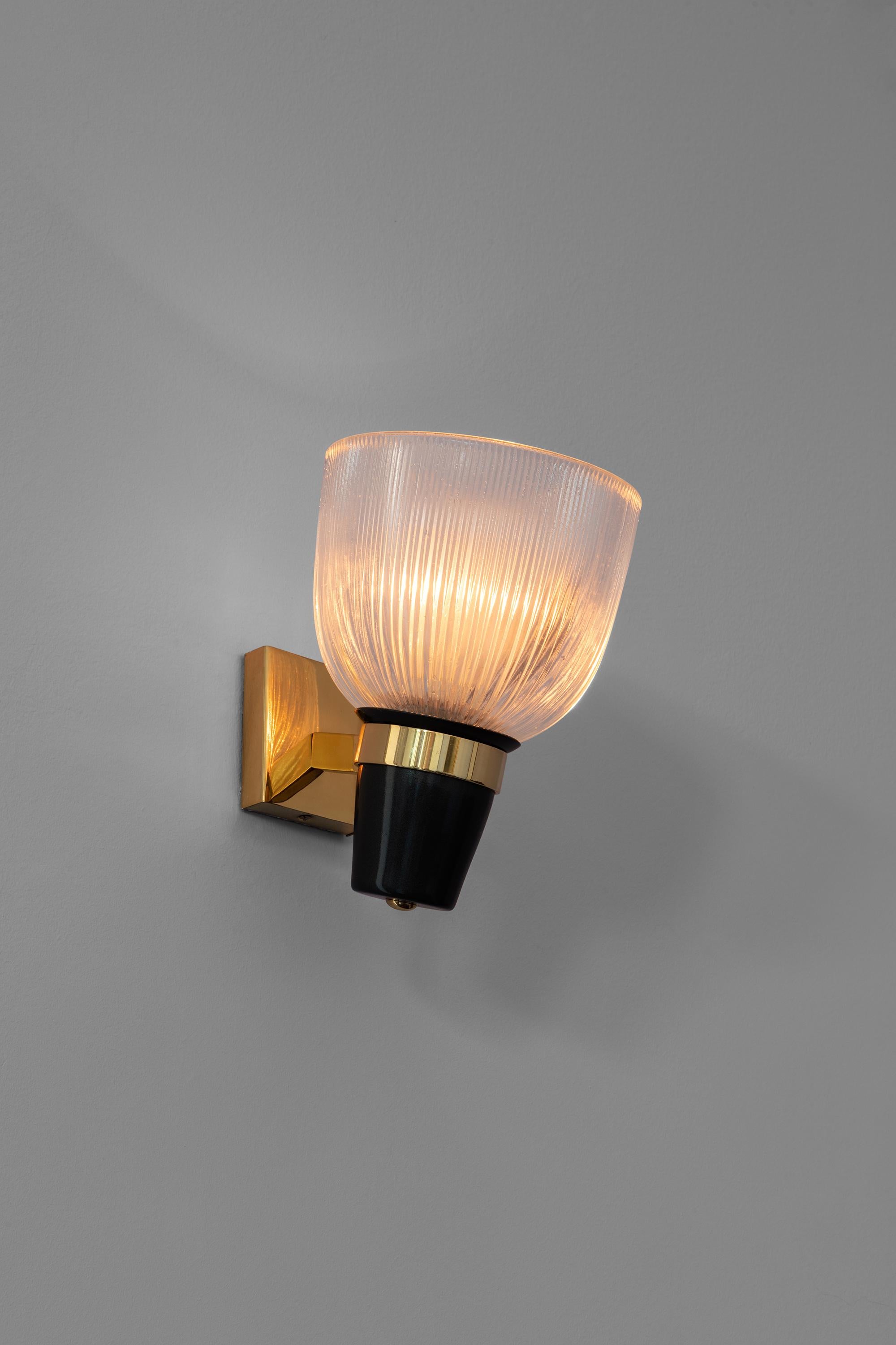 Mid-Century Modern Ignazio Gardella 'Coppa Aperta Applique' Wall Lamp in Black and Brass For Sale