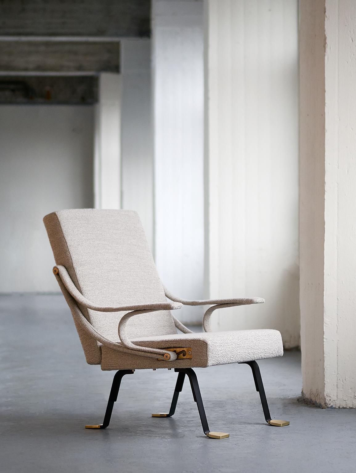 Designed by Ignazio Gardella in 1957, the Digamma lounge chair is a comfortable chair with roots in the late Italian modernist tradition.
Its rational construction features two geometric sections - the rectangular upholstered back and seat - bound