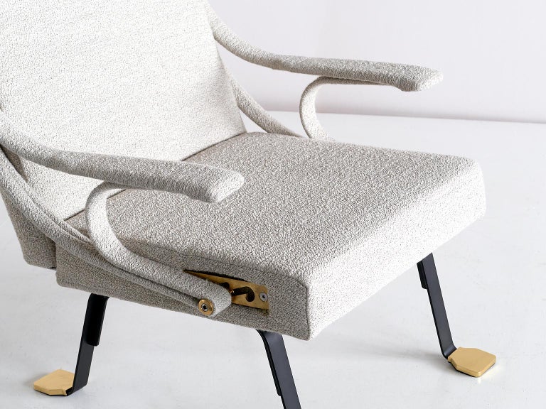 Ignazio Gardella 'Digamma' Armchair in Beige Raf Simons Kvadrat Bouclé Fabric In New Condition For Sale In The Hague, NL