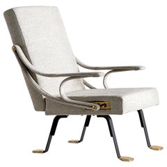 Fauteuil Ignazio Gardella 'Digamma' en tissu bouclé beige Raf Simons Kvadrat