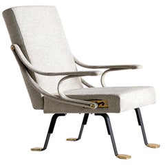 Fauteuil "Digamma" d'Ignazio Gardella en tissu beige Raf Simons Kvadrat Boucl