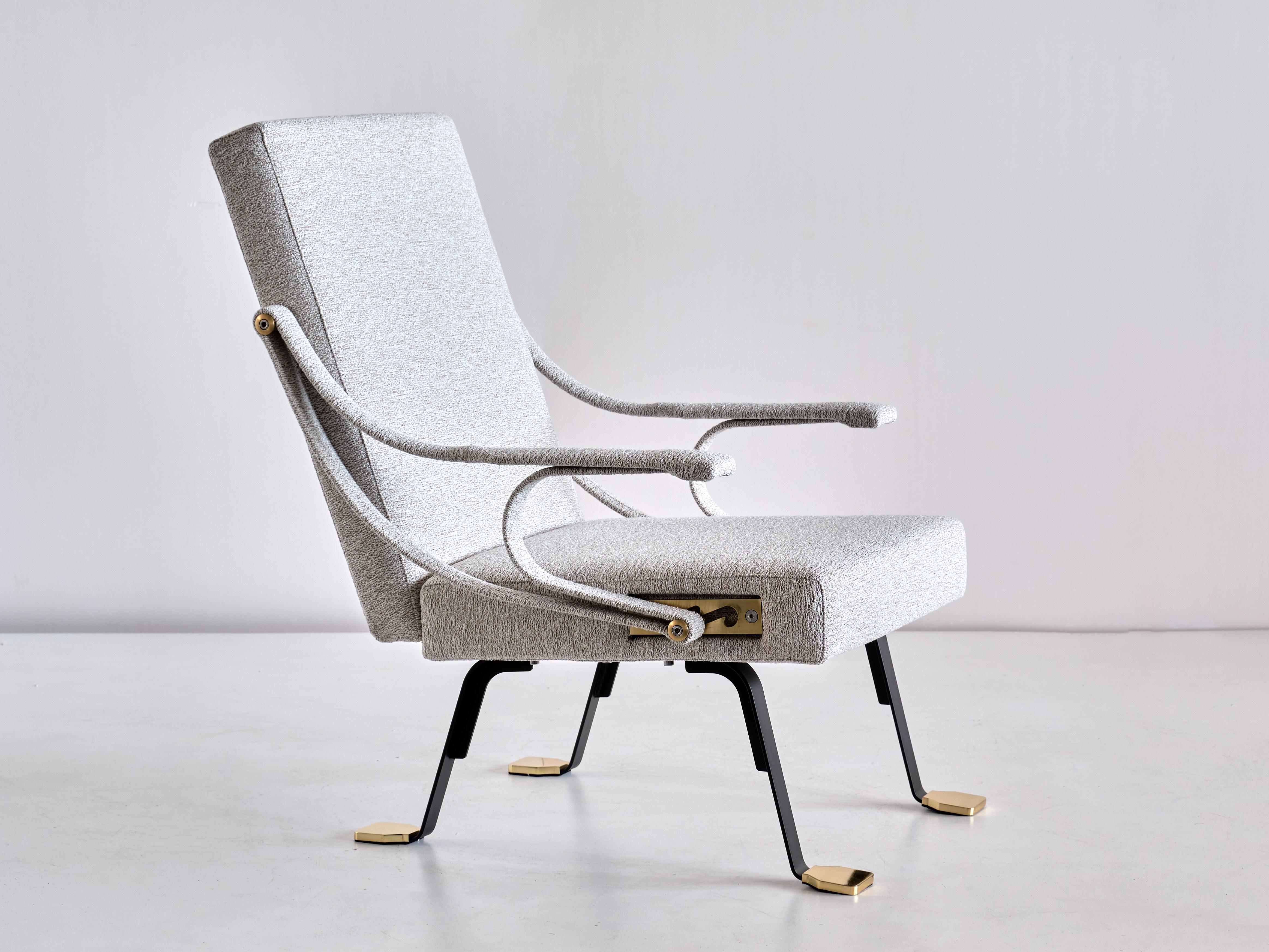 Contemporary Ignazio Gardella 'Digamma' Armchair in Ivory Lelièvre Bouclé Fabric and Brass