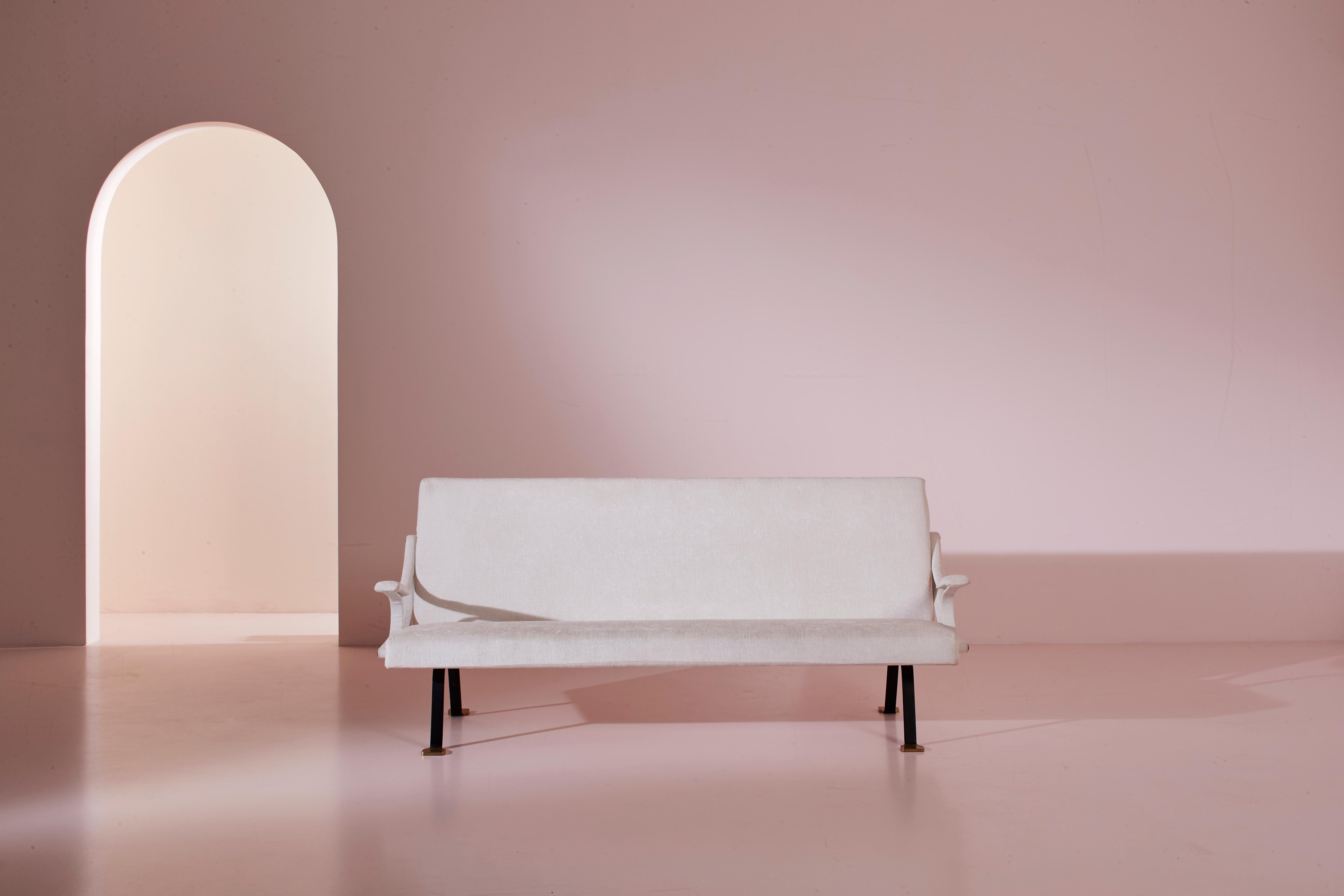 Dreisitziges Sofa aus weißem Samt von Ignazio Gardella Digamma für Azucena, Italien, 1957 (Moderne der Mitte des Jahrhunderts) im Angebot
