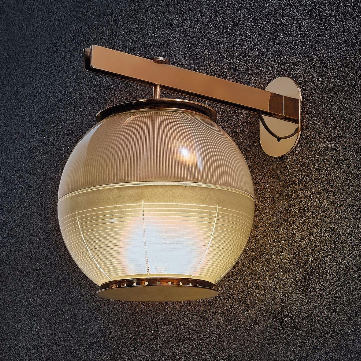 Mid-Century Modern Ignazio Gardella 'Doppio Vetro' Wall Lamp in Brass and Glass for Tato Italia For Sale