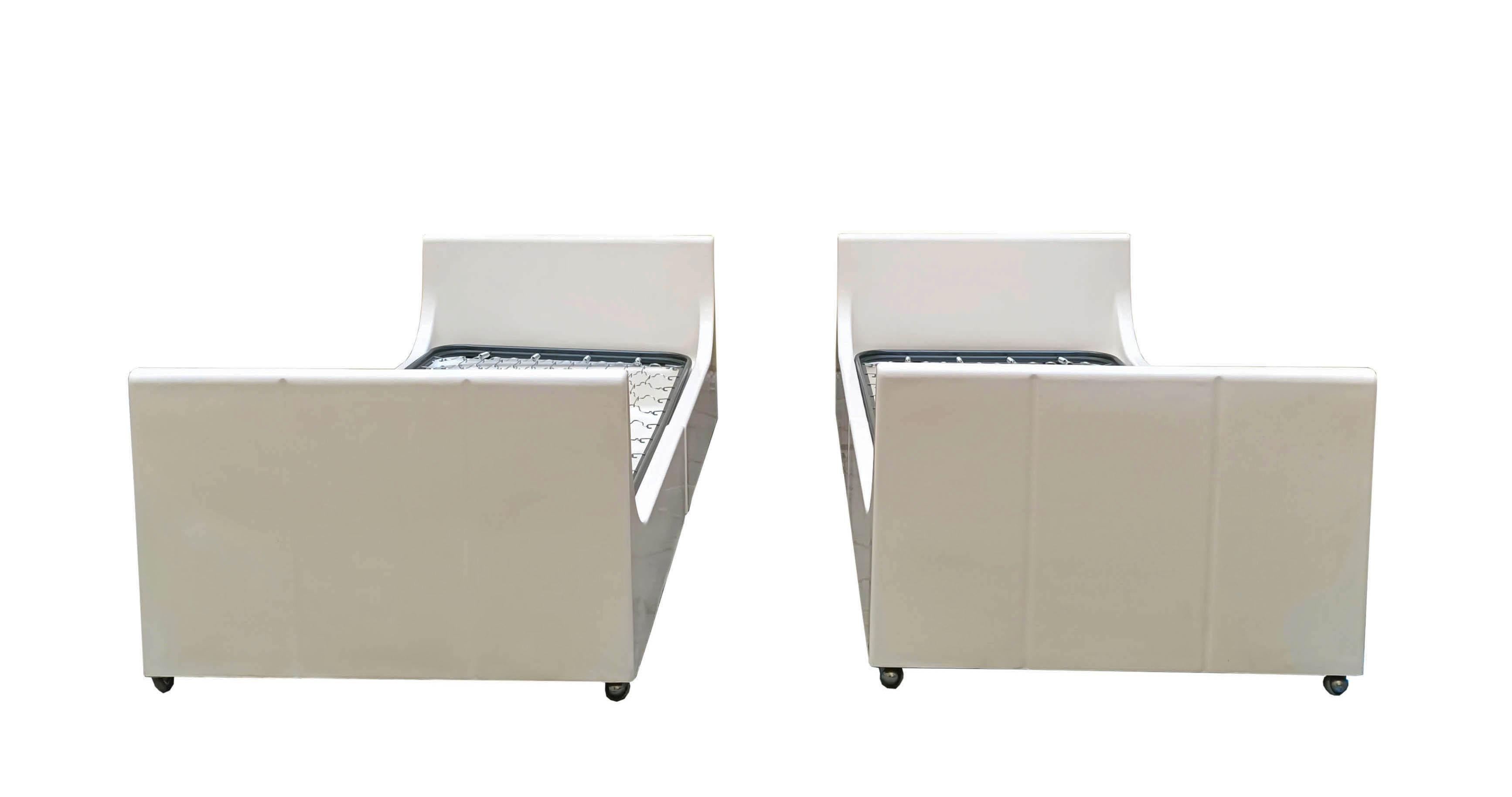 Mid-Century Modern Ignazio Gardella and Anna Castelli Ferrieri for Kartell Pair of Beds 