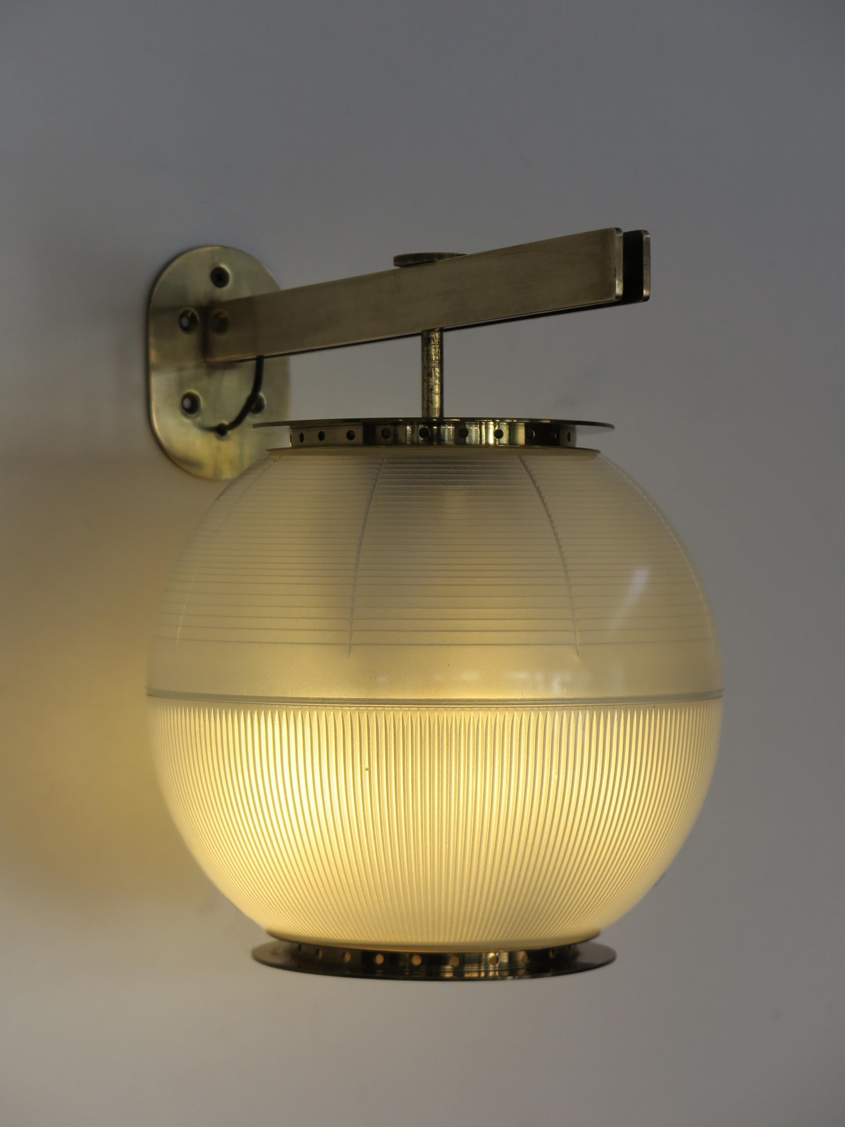 Mid-Century Modern Ignazio Gardella for Azucena Italian LP7 Brass Glass Wall Lignt Sconce 1950s en vente