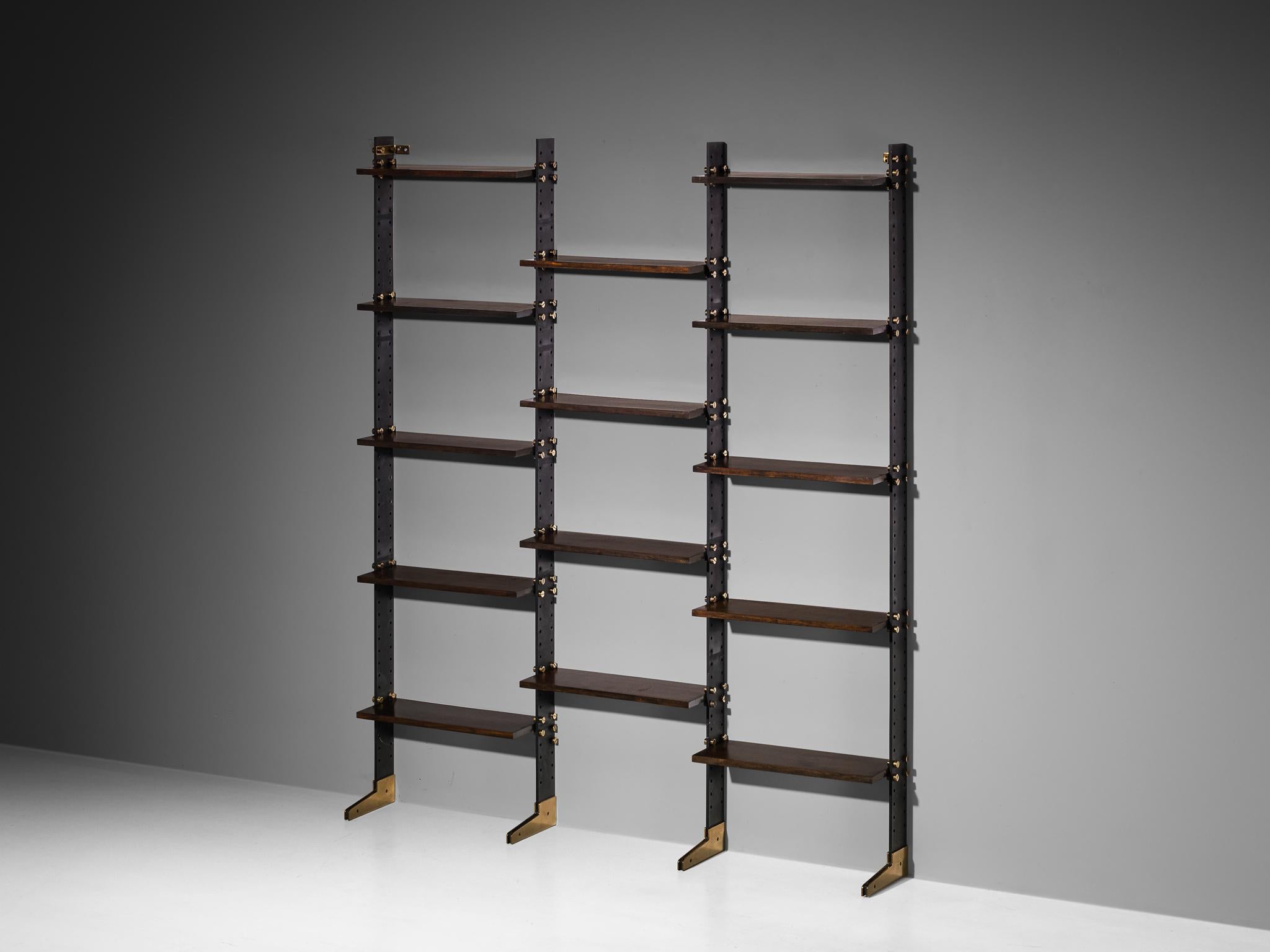 Ignazio Gardella per Azucena, libreria 'Lib 2', ferro smaltato, ottone, legno, Italia, 1955

La libreria Lib 2, disegnata da Ignazio Gardella, è un pezzo fondamentale dell'opera del designer, che incarna il suo approccio distinto al design dei