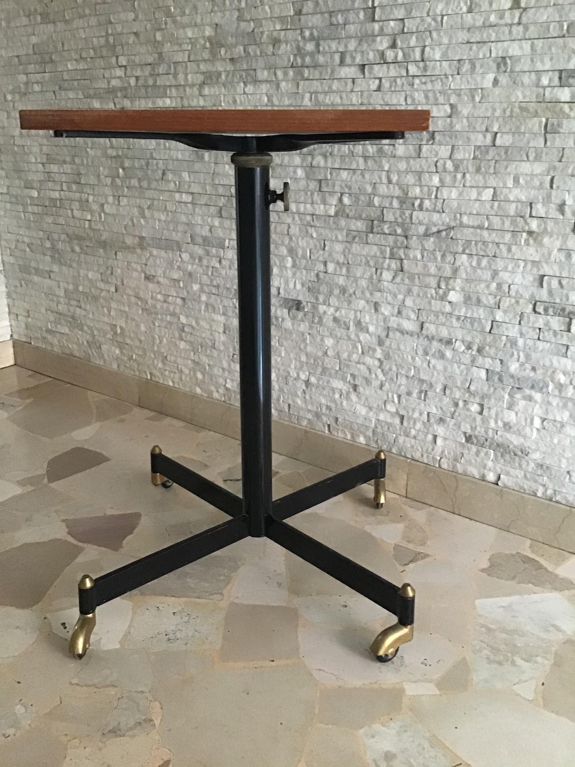 Ignazio Gardella Height adjustable Table Wood Brass 1950 Italy  In Good Condition For Sale In Milano, IT