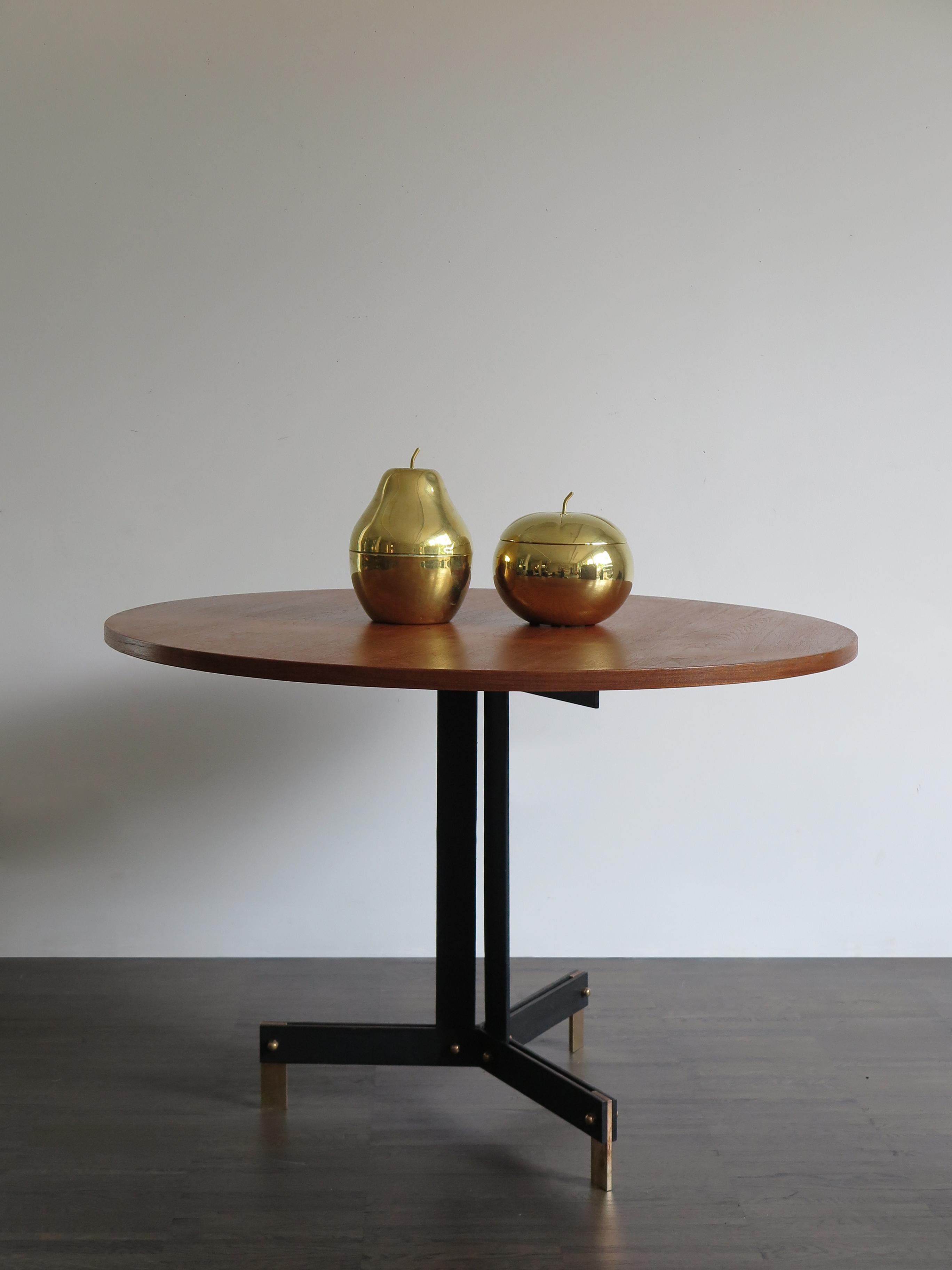 Italian Mid-Century Modern design round dining table attributed to the designer Ignazio Gardella with teak top and amazing painted metal foot with bolts and brass terminals, circa 1950.

Please note that the item is original of the period and this