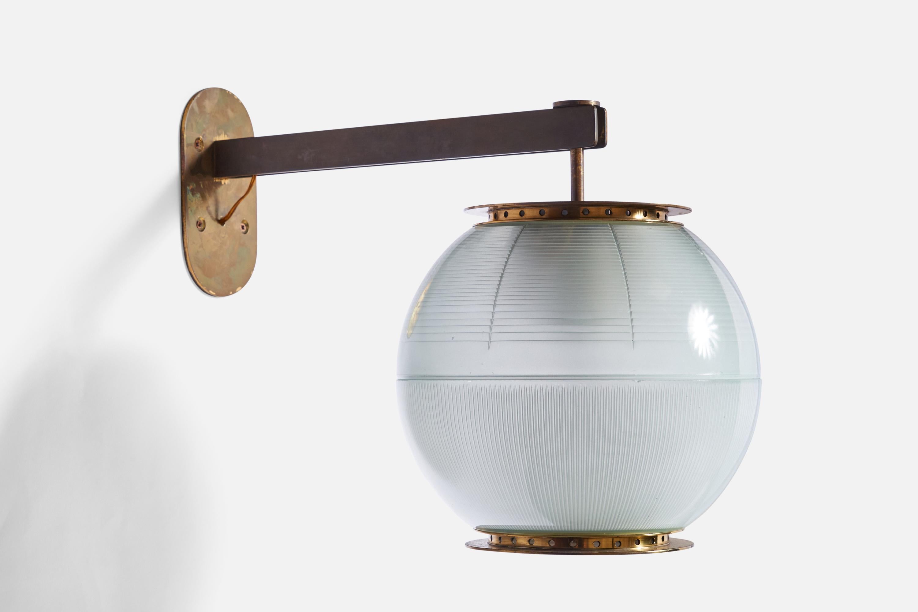 Mid-Century Modern Ignazio Gardella, LP7 Wall Light, Brass, Glass, Italy, 1955