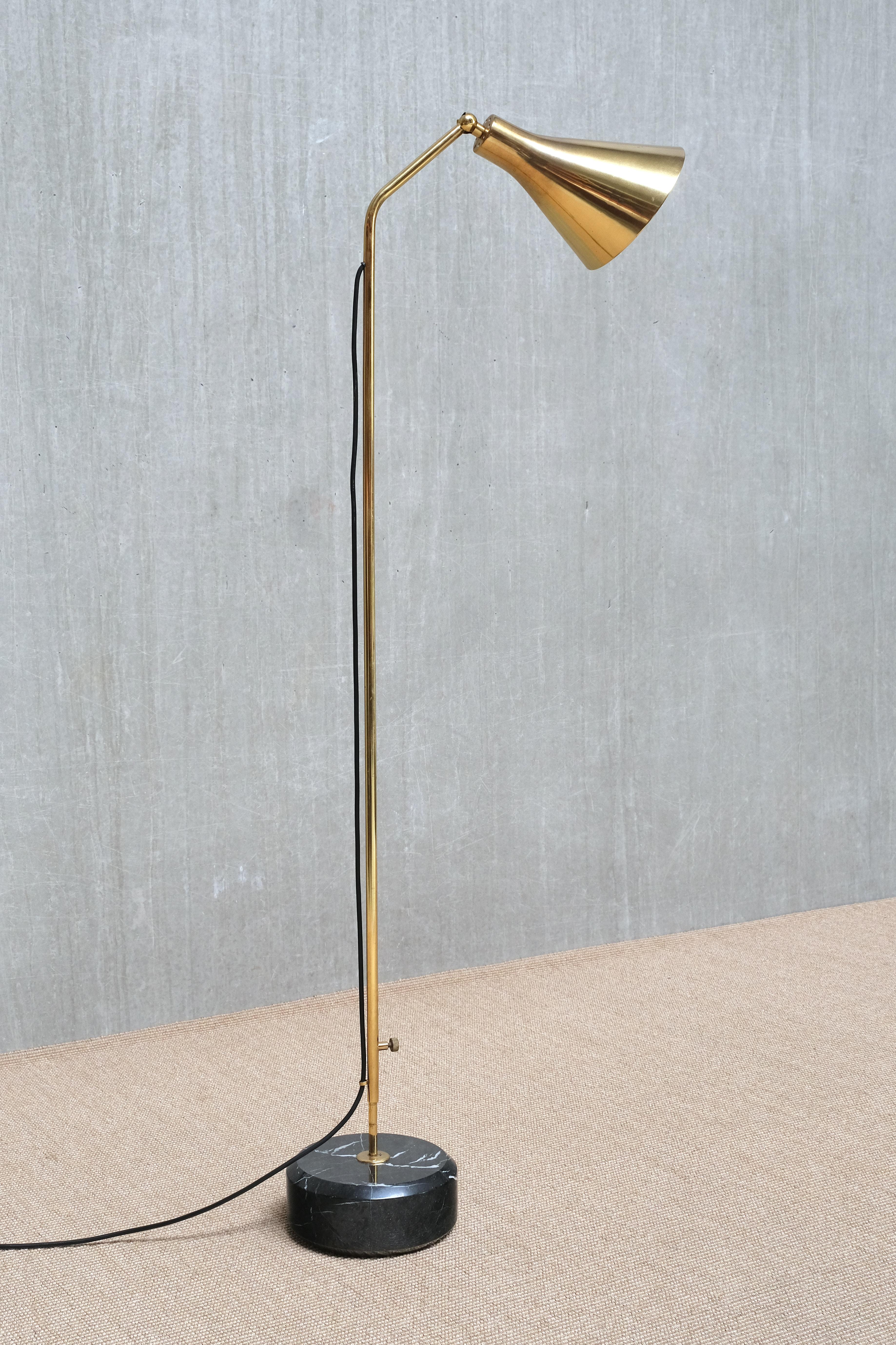 Lampada da terra 'LT3' di Ignazio Gardella in ottone e marmo, Azucena, Italia, anni '50 in vendita 5