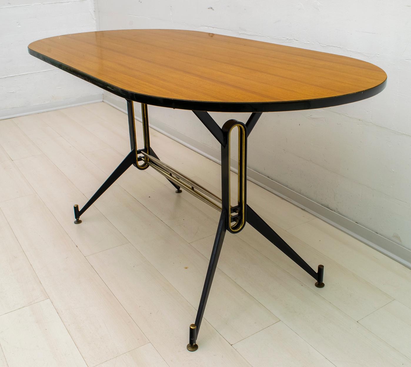 Ignazio Gardella Mid-Century Modern Italian Oval Table, 1950 In Good Condition For Sale In Puglia, Puglia