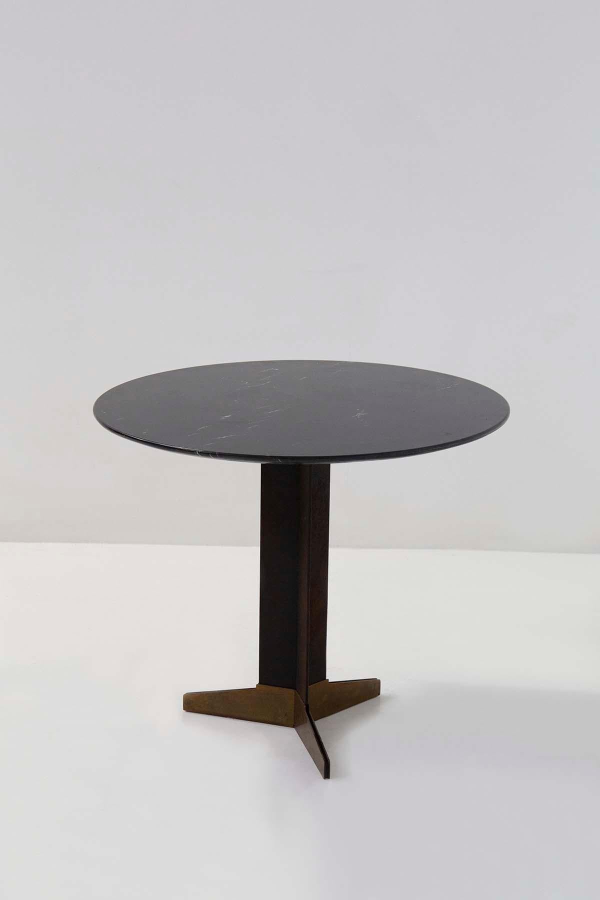 Italian Ignazio Gardella Occasional marble and brass round table  For Sale