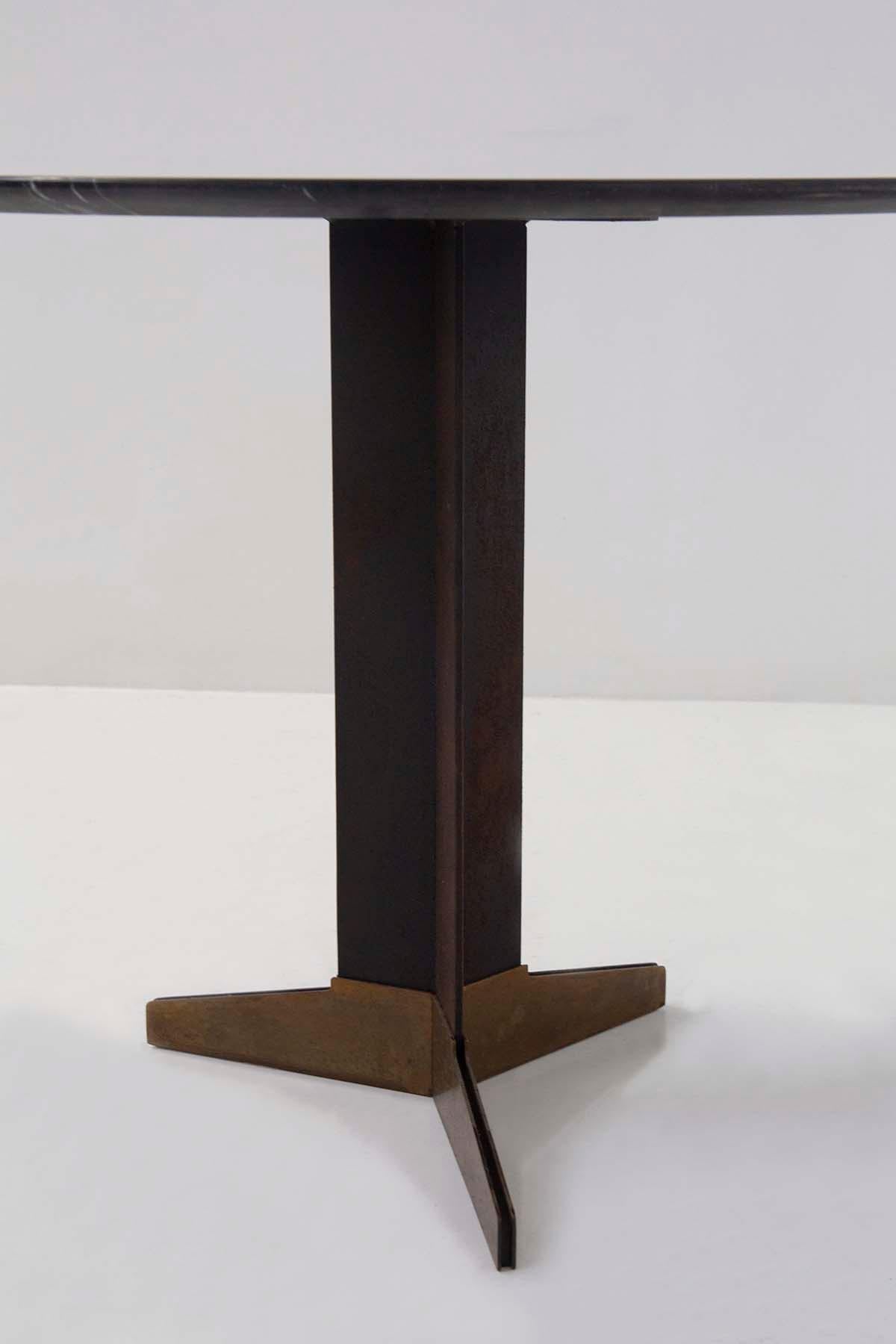Runder Tisch von Ignazio Gardella aus Marmor und Messing  im Zustand „Gut“ im Angebot in Milano, IT