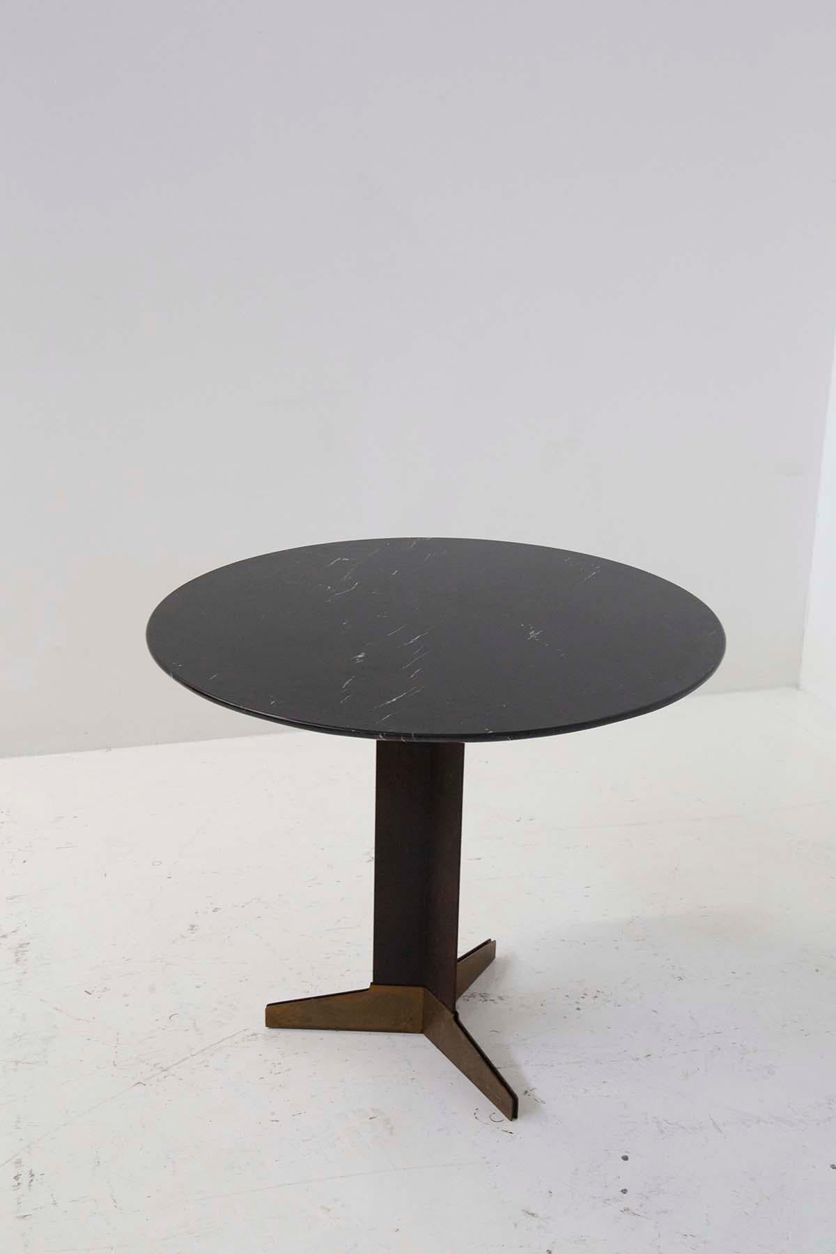 Brass Ignazio Gardella Occasional marble and brass round table  For Sale