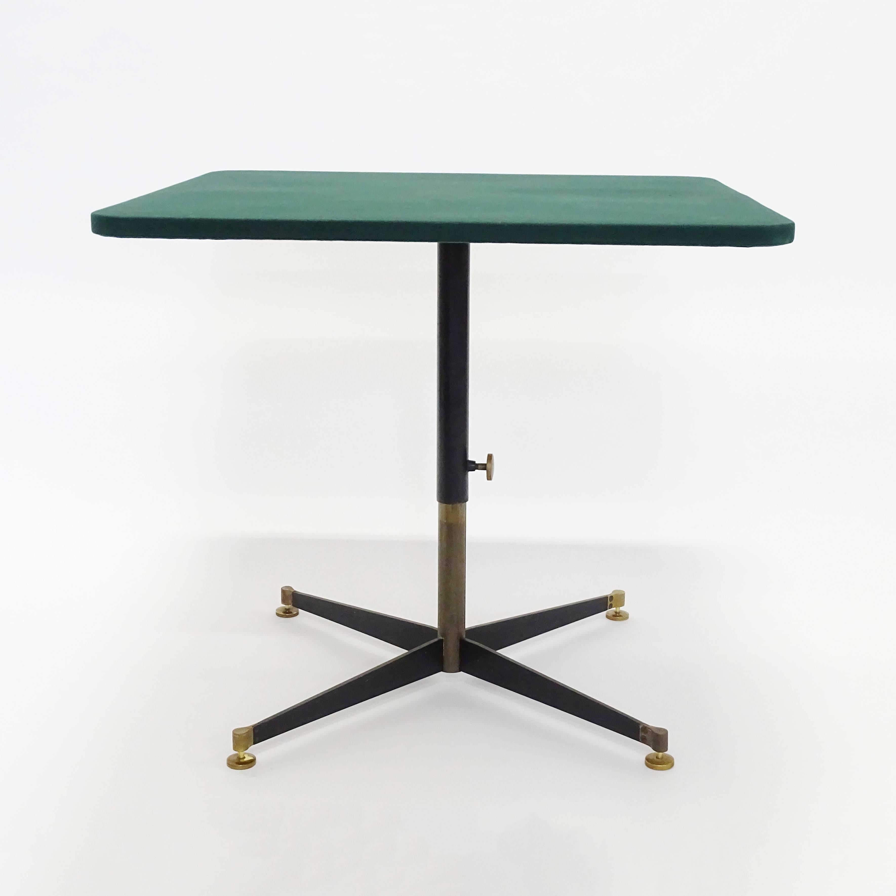 Ignazio Gardella 'T5' Adjustable Coffee Table for Azucena, Italy, 1949 In Good Condition For Sale In Milan, IT