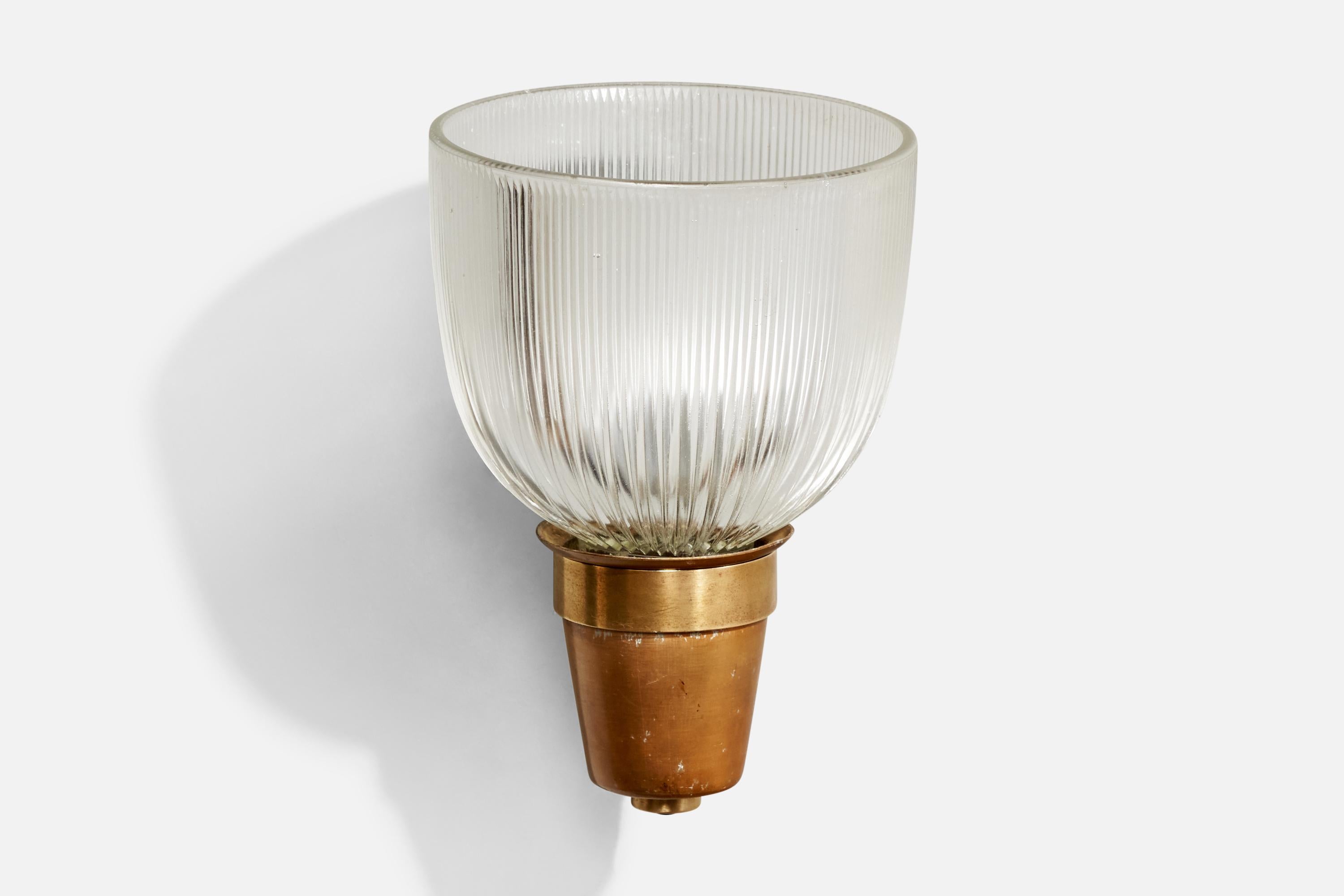 A brass, copper and glass wall light designed by Ignazio Gardella and produced by Azucena, Italy, 1960s.

Overall Dimensions (inches):  9.25” H x  6.375” W x  7.5” D

Back Plate Dimensions (Inches):  3” H x 3.25” W x .125” D

Bulb Specifications: