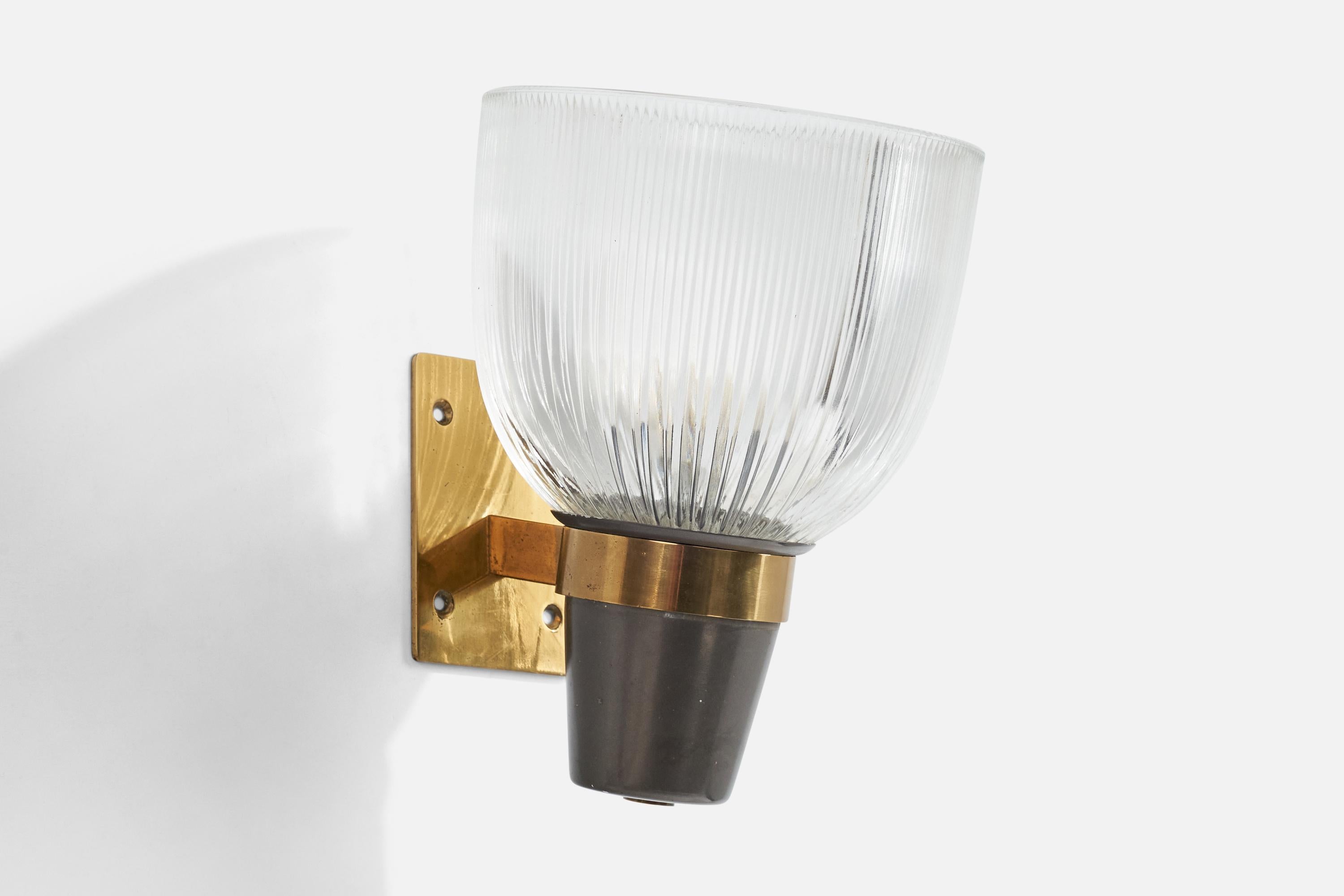 A brass, metal and glass wall light designed by Ignazio Gardella and produced by Azucena, Italy, 1960s.

Overall Dimensions (Inches): 8.5” H x 6.375” W x 7.55“ D

Back Plate Dimensions (Inches): 4.125” H x 2.875” W x .125” D

Bulb Specifications: