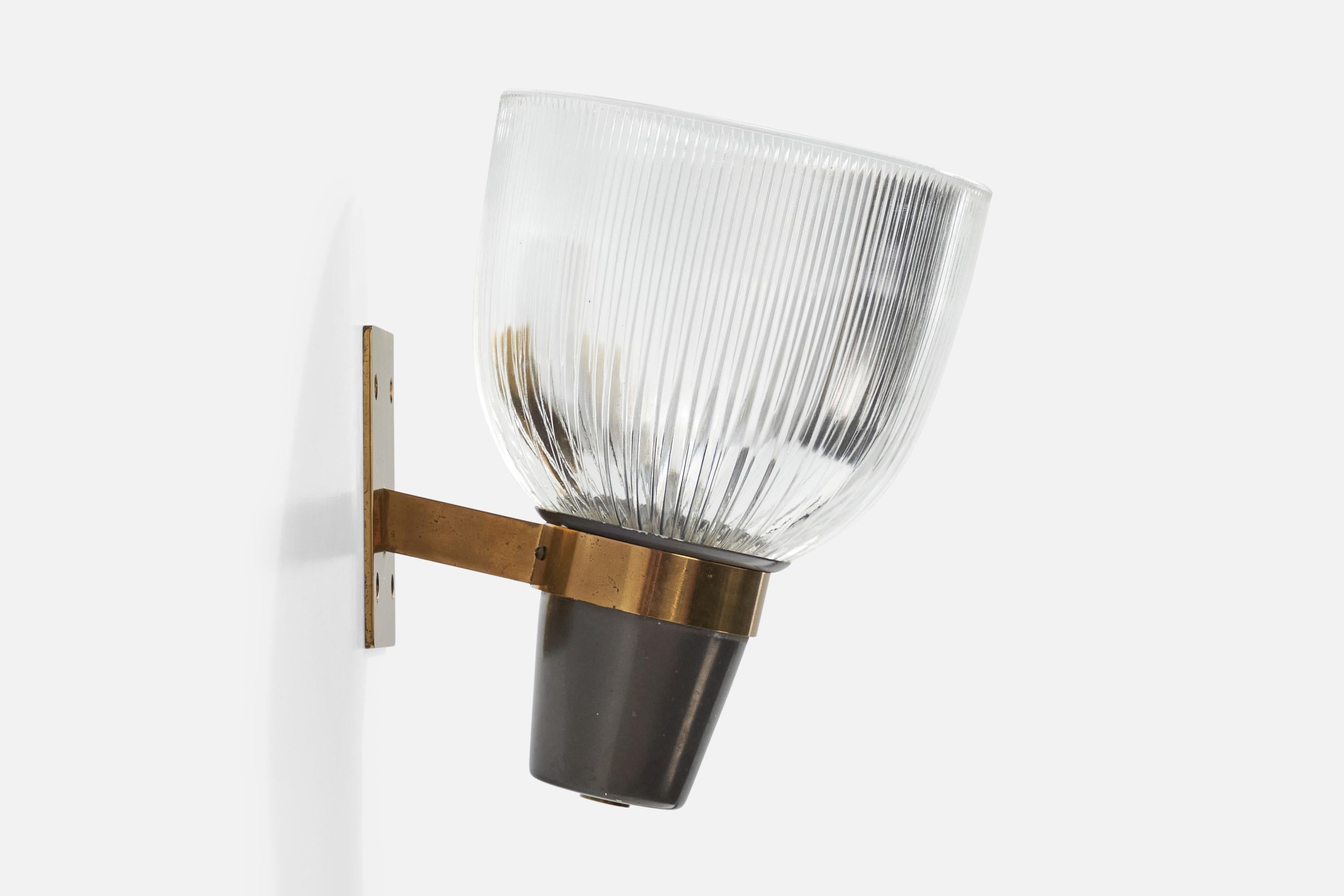 Ignazio Gardella, Wall Light, Brass, Glass, Metal, Italy, 1960s In Good Condition For Sale In High Point, NC