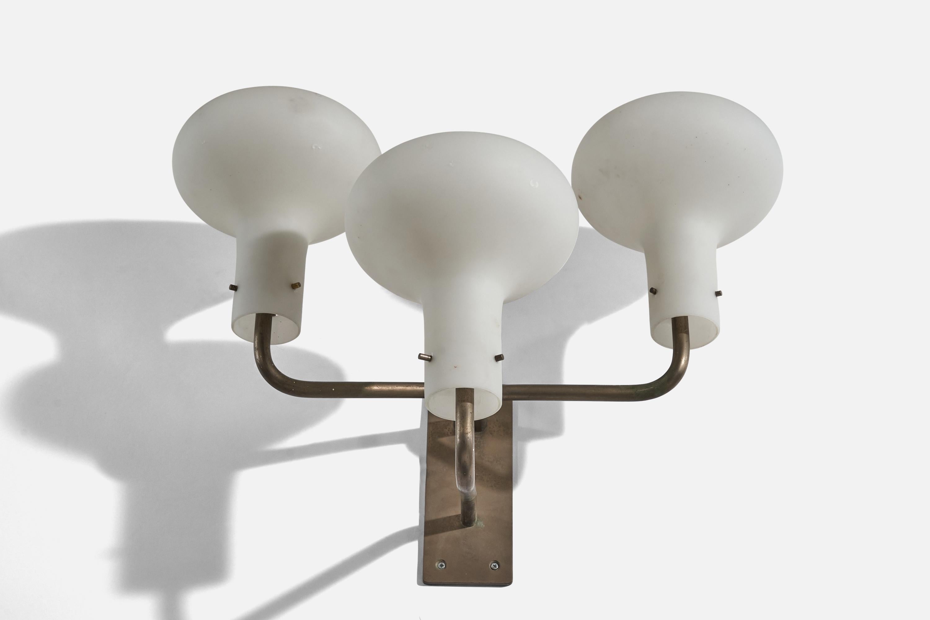 Ignazio Gardella, Wall Light, Brass, Milk Glass, Italy, 1950s In Good Condition For Sale In High Point, NC
