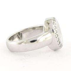 ignet ring with brilliant cut diamonds up to 0.20ct 18k gold 8.9 grams