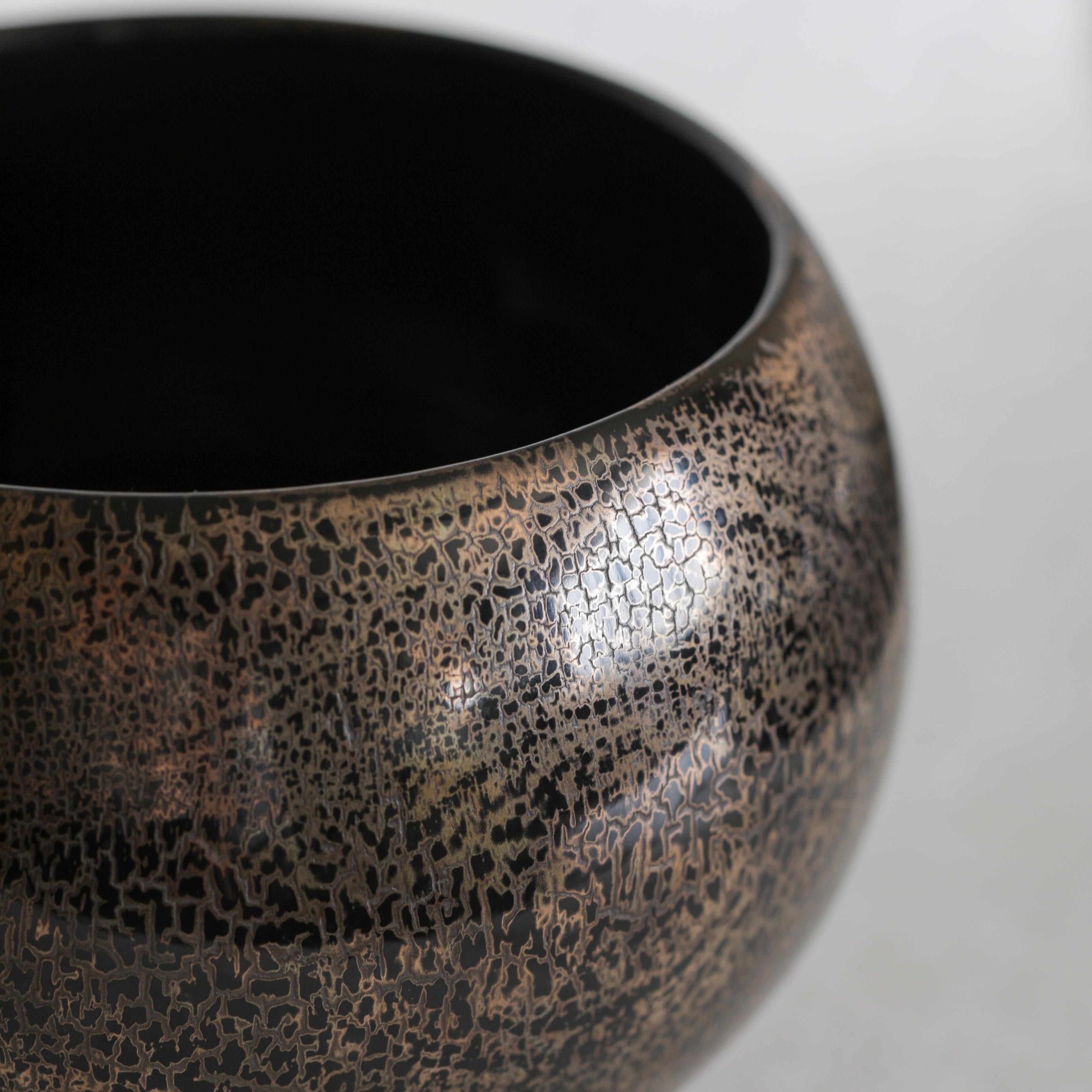Pure bowl forms that glow with light and dark. From the latin for 'fire', these bowls suggest a charred stratified beauty that is in fact created with the application of layers of lacquer and leaf.