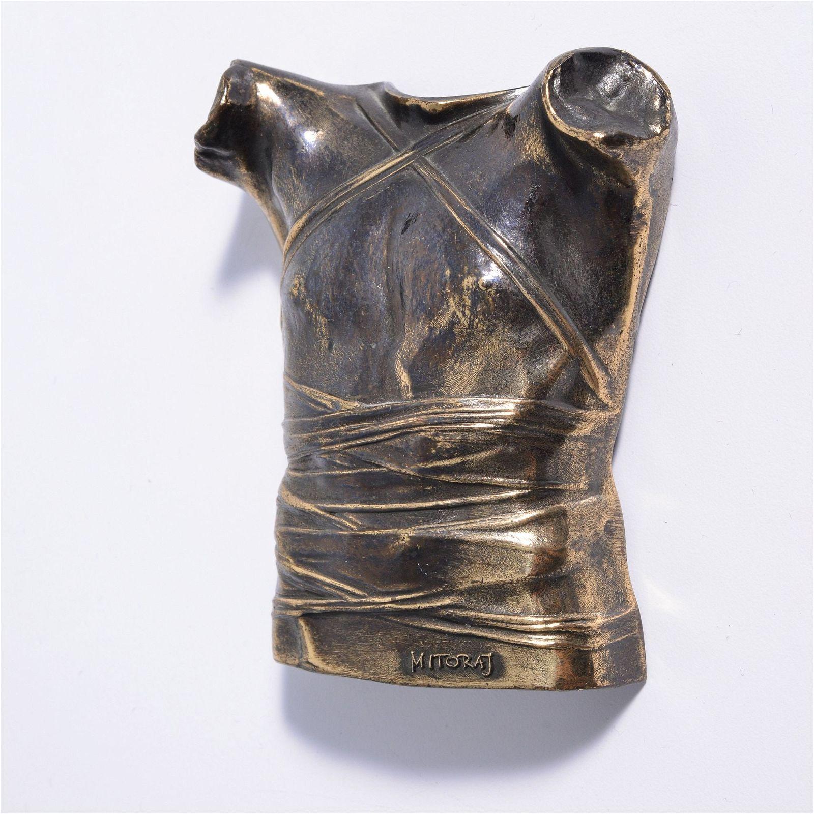 Petite sculpture de torse en bronze Cuirasse - Sculpture de Igor Mitoraj
