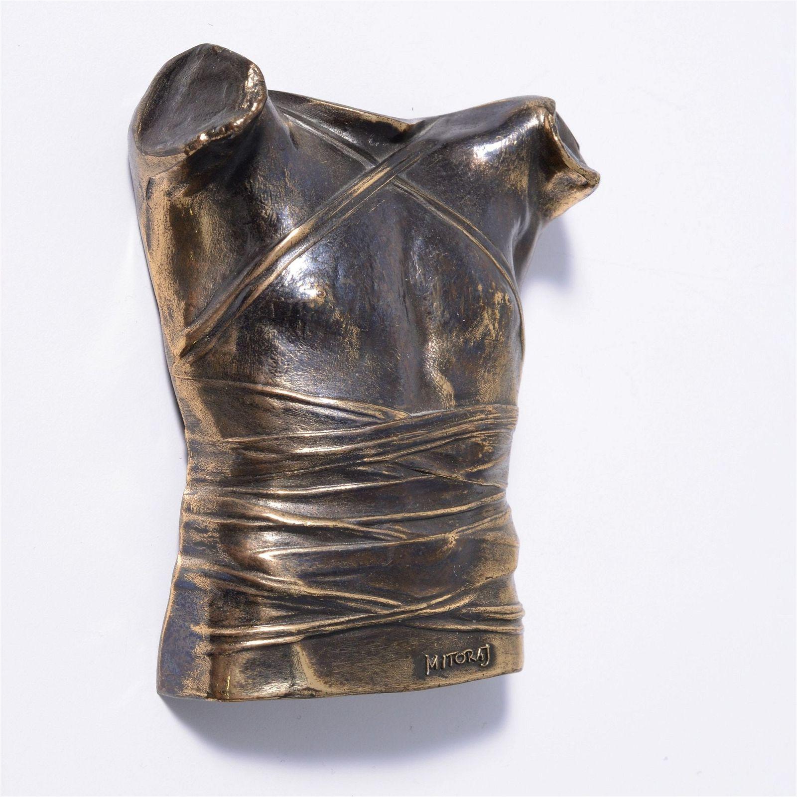 Petite sculpture de torse en bronze Cuirasse - Moderne Sculpture par Igor Mitoraj