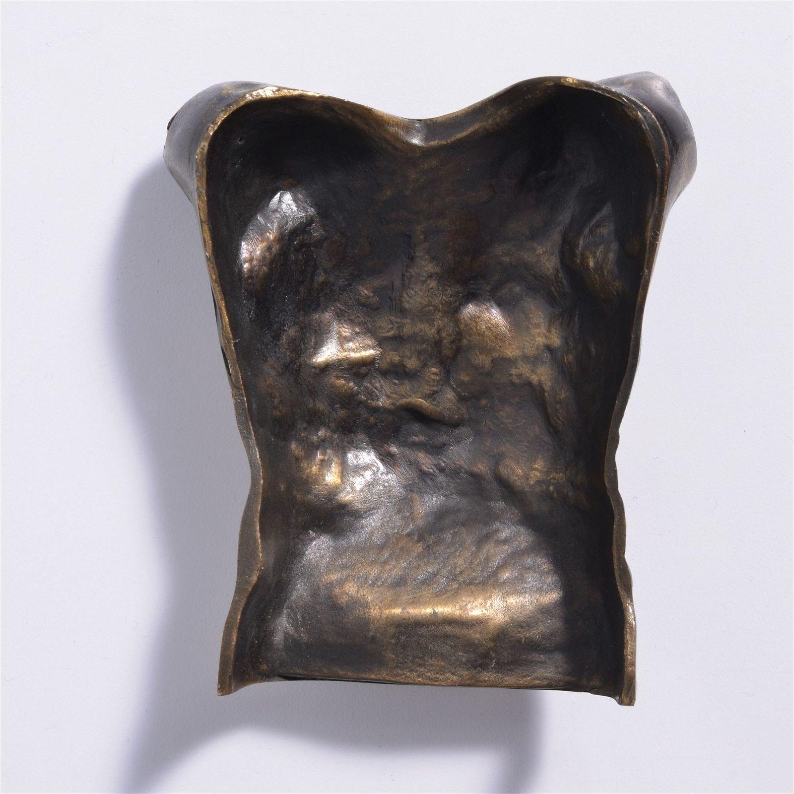 Petite sculpture de torse en bronze Cuirasse - Or Figurative Sculpture par Igor Mitoraj