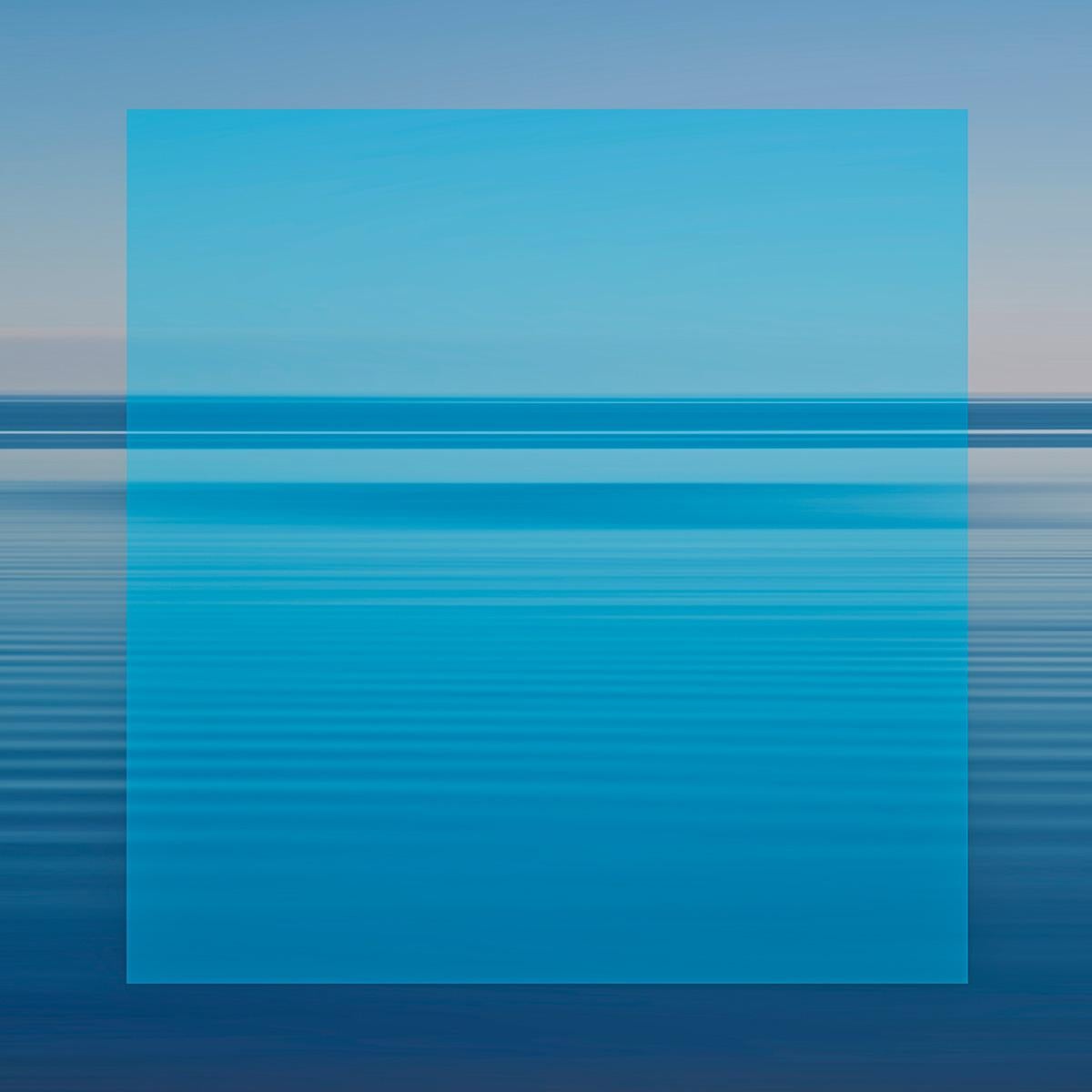 Igor Vitomirov Abstract Photograph – Blaues Quadrat und Seestück