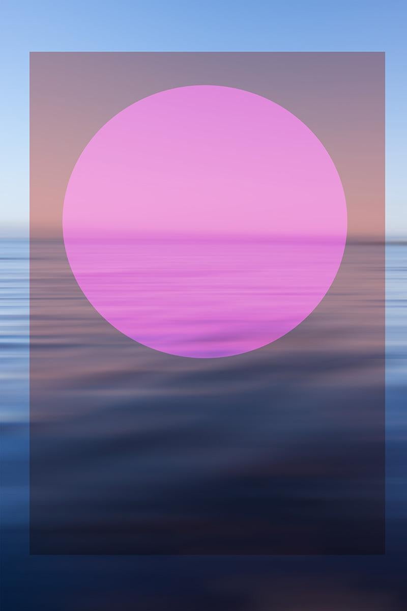 Abstract Photograph de Igor Vitomirov - Paisaje marino y círculo rosa