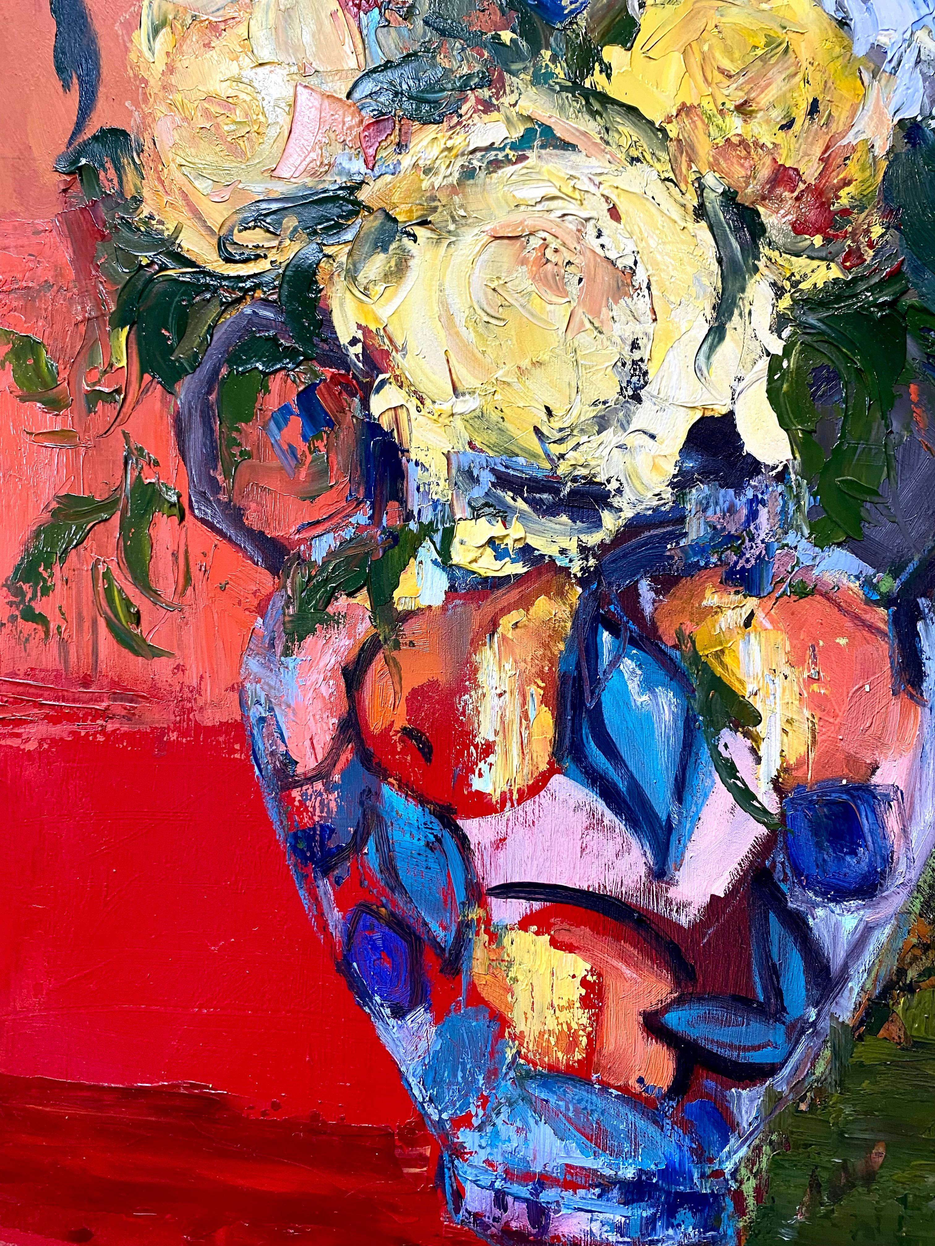 Questo dipinto vibrante incarna la ricerca dell'equilibrio dell'artista tra forme geometriche, forme e colori. Il bouquet di rose gialle e bianche contrasta con i motivi astratti del vaso, creando un dialogo armonioso tra elementi organici e