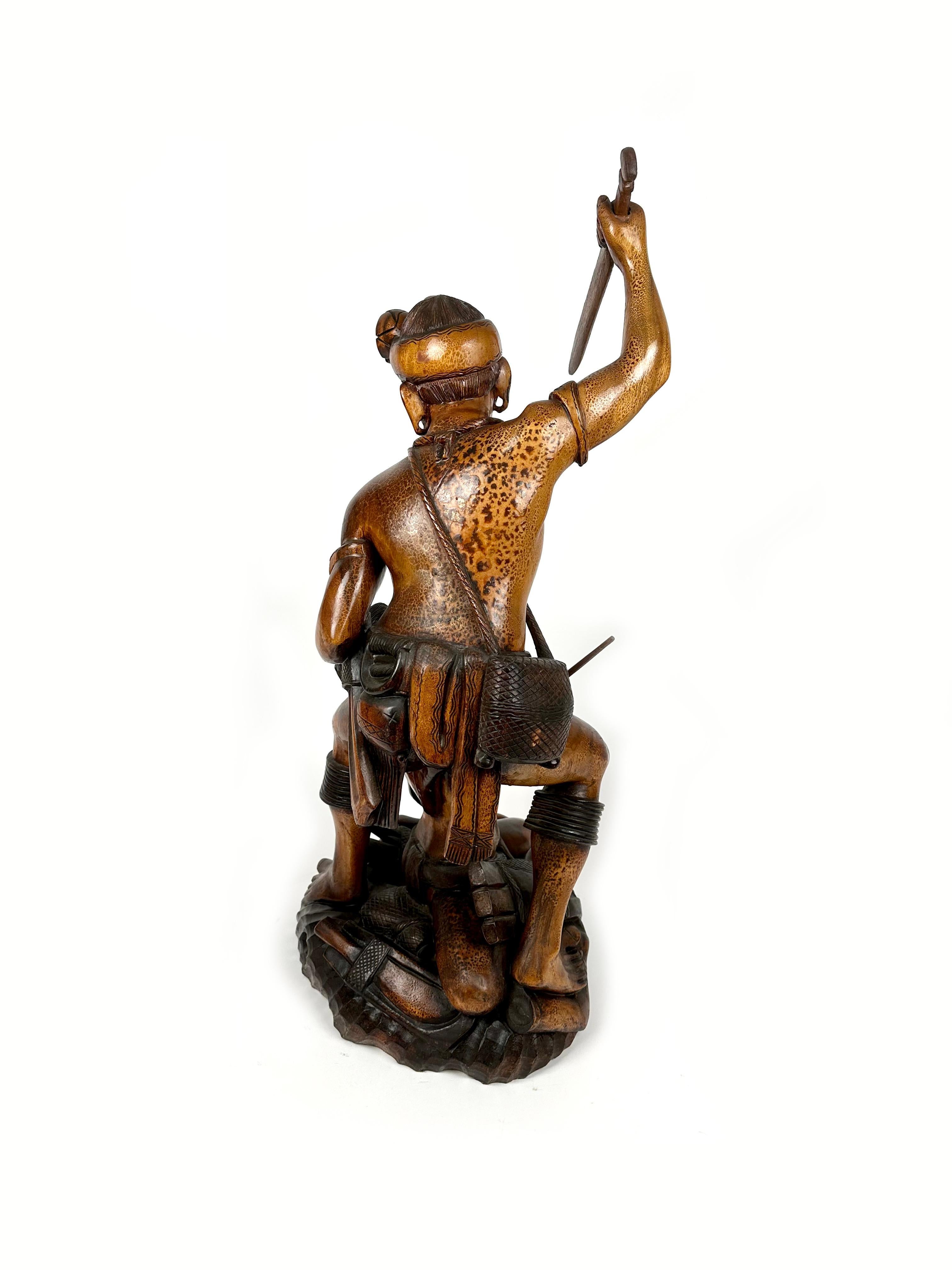 Igorot Tribesmen Figurative Sculpture in Carved Wood, Philippine, 1950s In Good Condition For Sale In Rome, IT