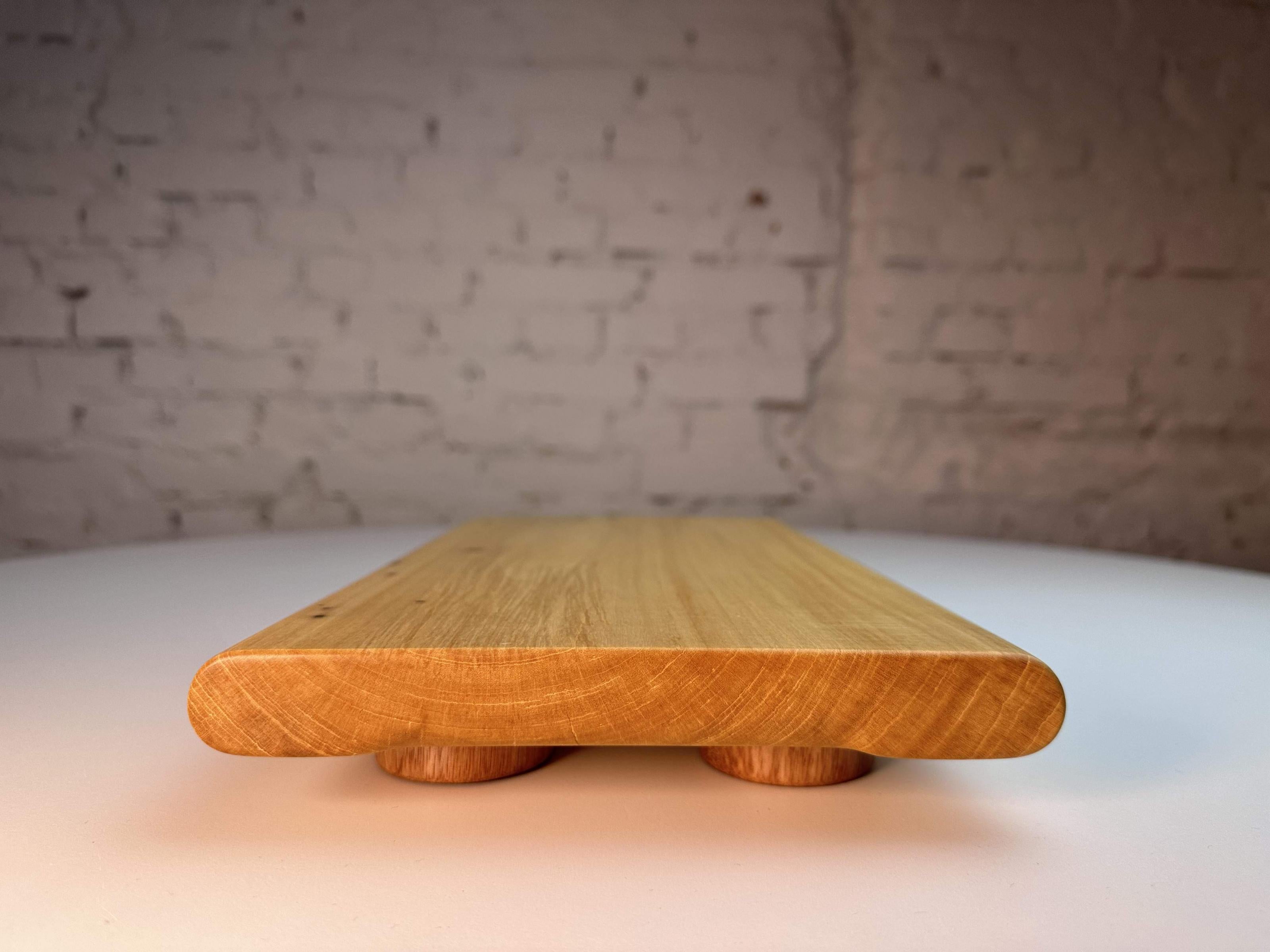 Iguape Tablett Tisch aus Massivholz (Holzarbeit) im Angebot