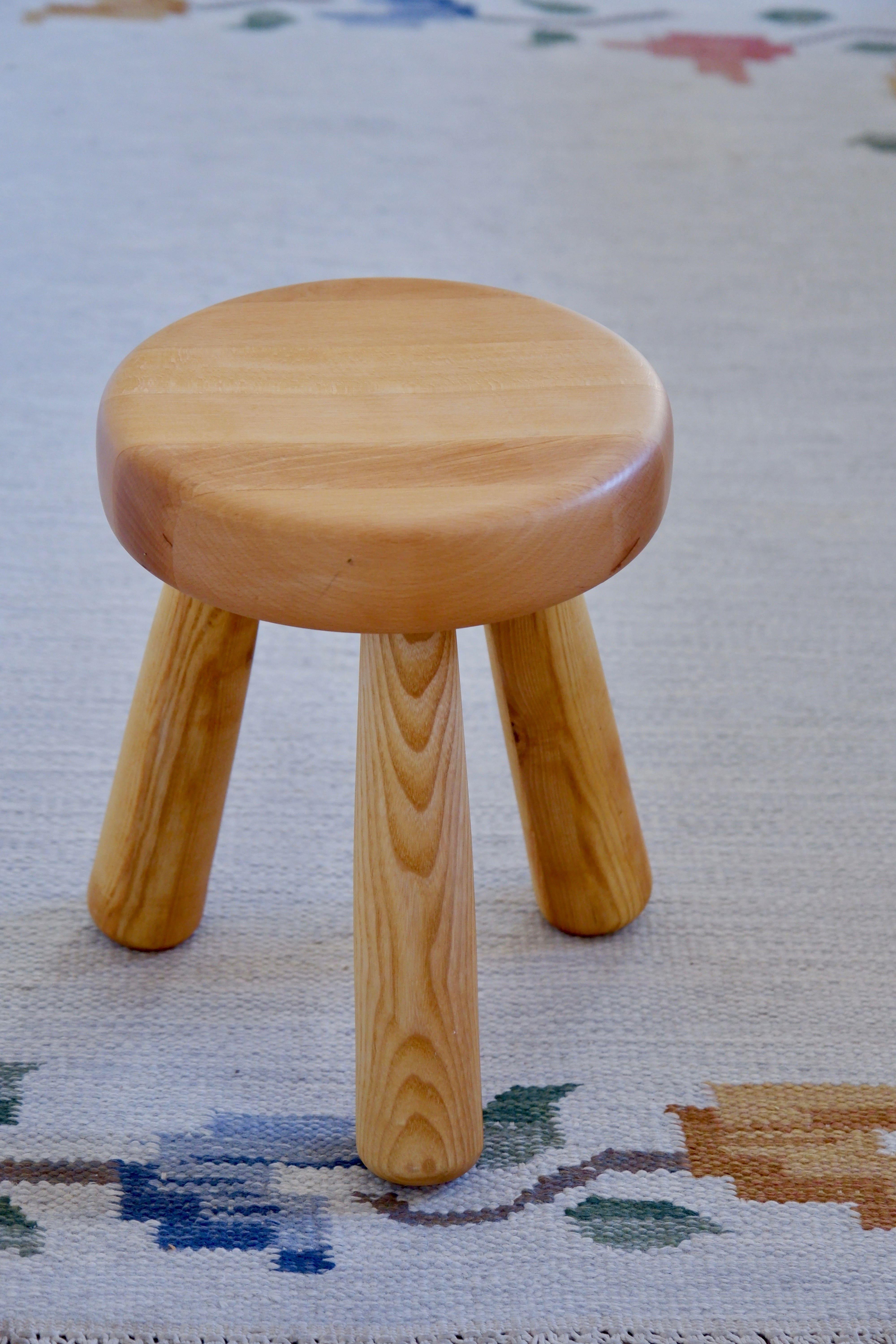 Rare mix wood Ingvar Hildingsson stool made in Beech & ash wood during the last part of the XXème century. The stool is in verry good condition, it's mark and labeled by the artist.