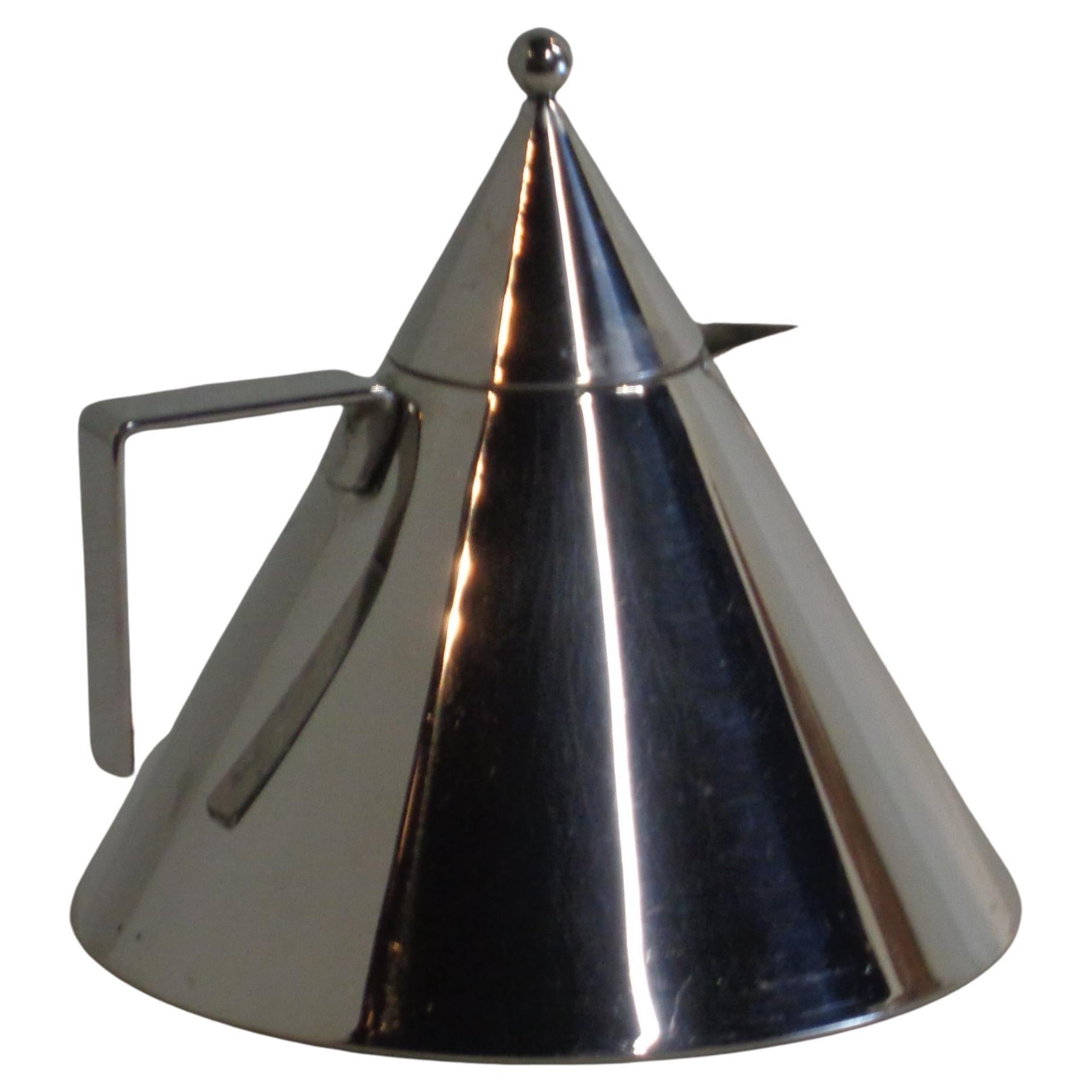 The Alessi Il Conico Water Kettle by Aldo Rossi for Alessi, Italy. Made of polished stainless steel - 1986 design. Signed on underside. Early vintage pre-owned example in nice condition. Look at all pictures and read condition report in comment